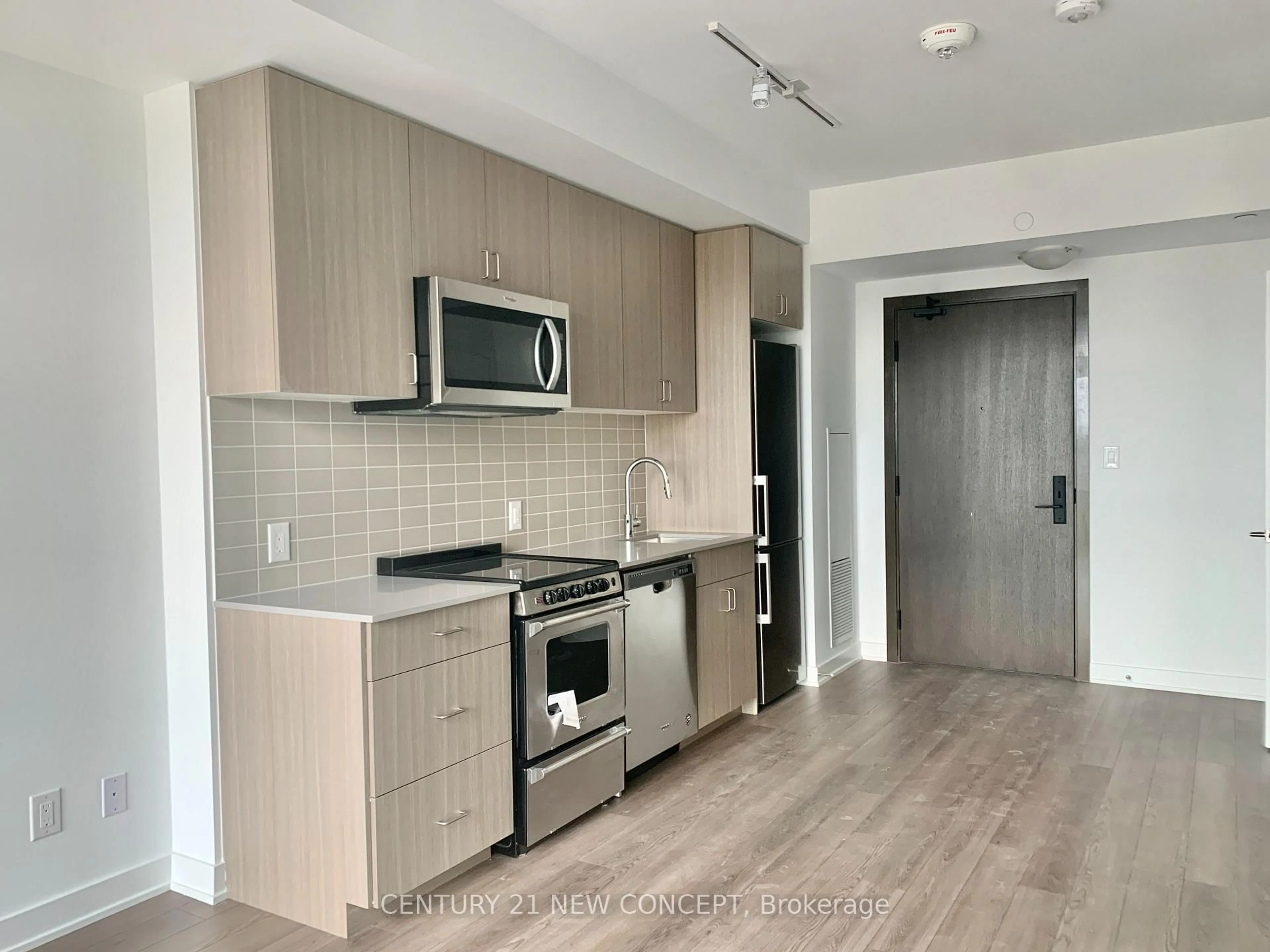 Standard kitchen, wood/laminate floor for 2799 Kingston Rd #512, Toronto Ontario M1M 0E3