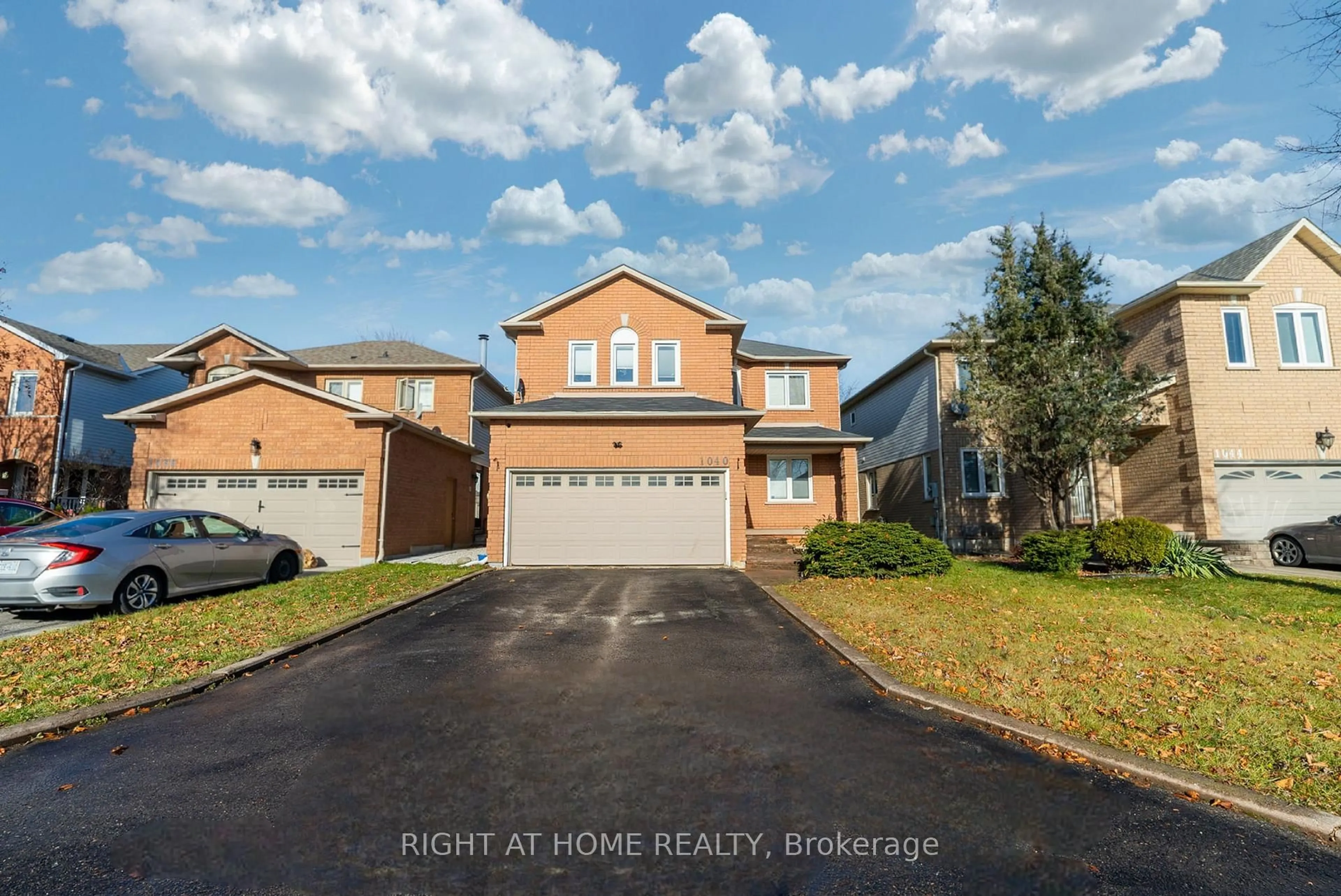 A pic from outside/outdoor area/front of a property/back of a property/a pic from drone, street for 1040 Beaver Valley Cres, Oshawa Ontario L1J 8N2