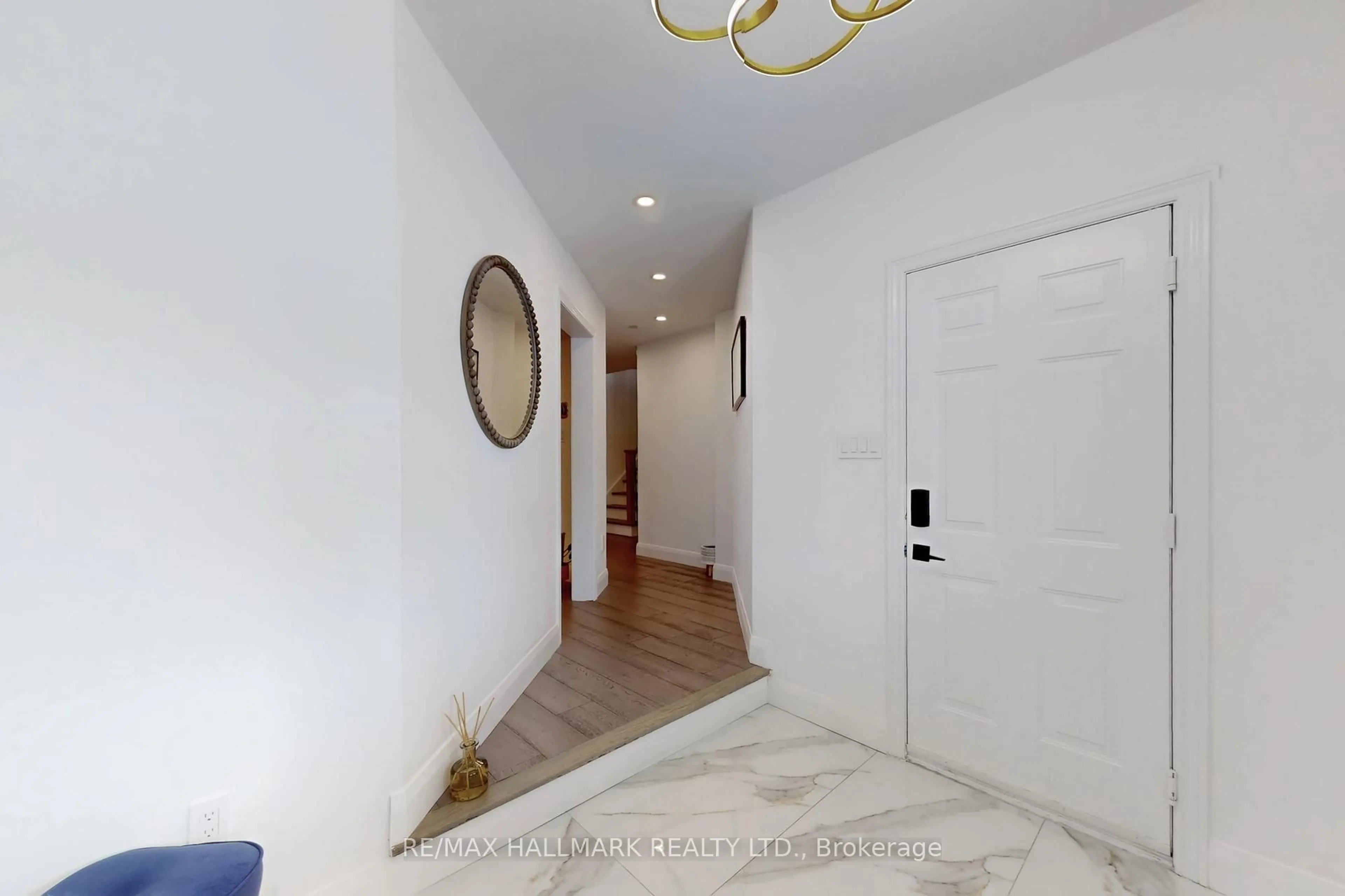 Indoor entryway for 49 Sonley Dr, Whitby Ontario L1R 3B7