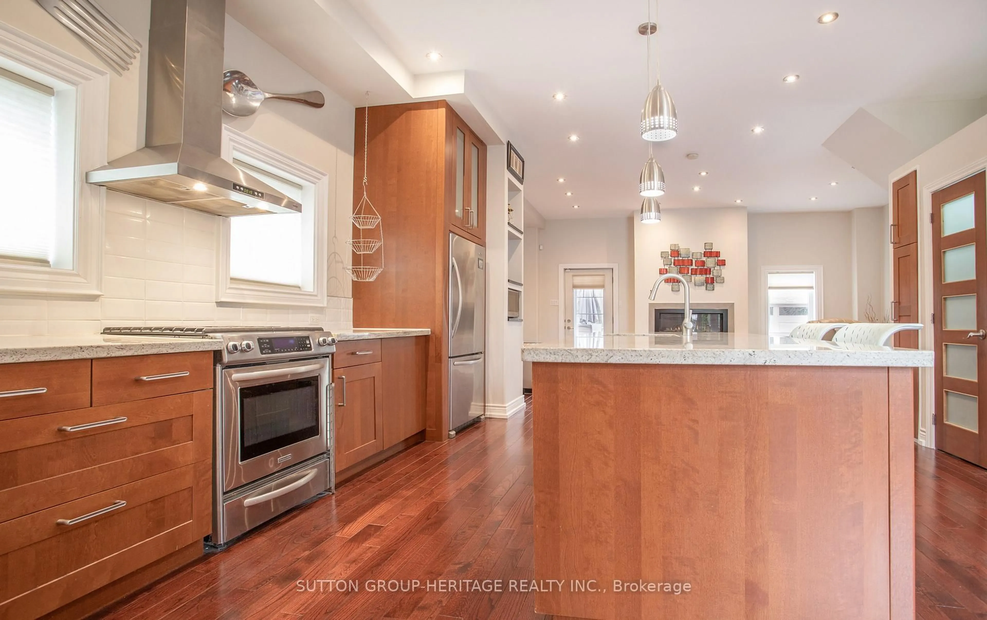 Open concept kitchen, wood/laminate floor for 45 Harris Park Dr, Toronto Ontario M1L 3A5