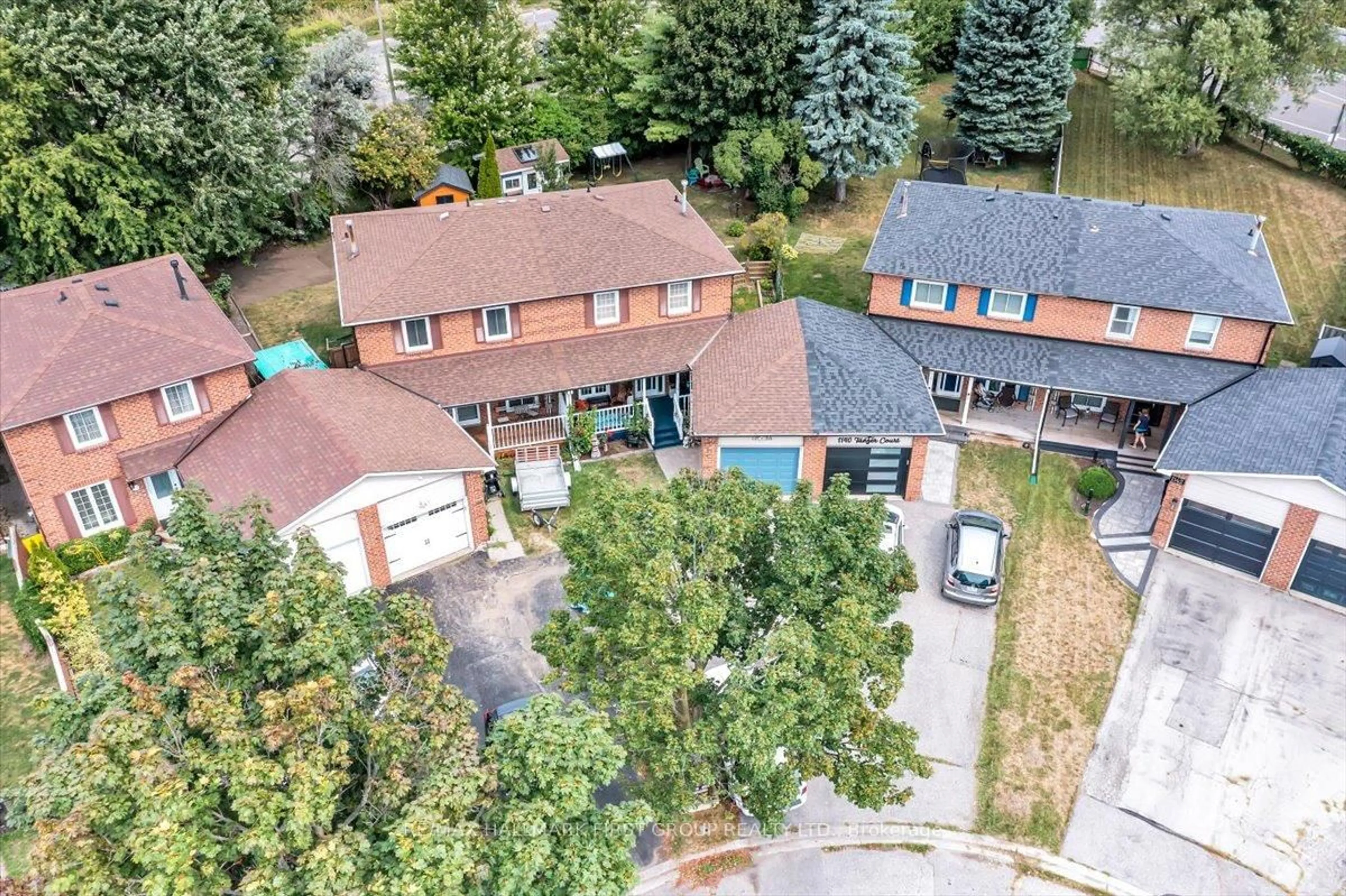A pic from outside/outdoor area/front of a property/back of a property/a pic from drone, street for 1138 Tanzer Crt, Pickering Ontario L1W 3S4