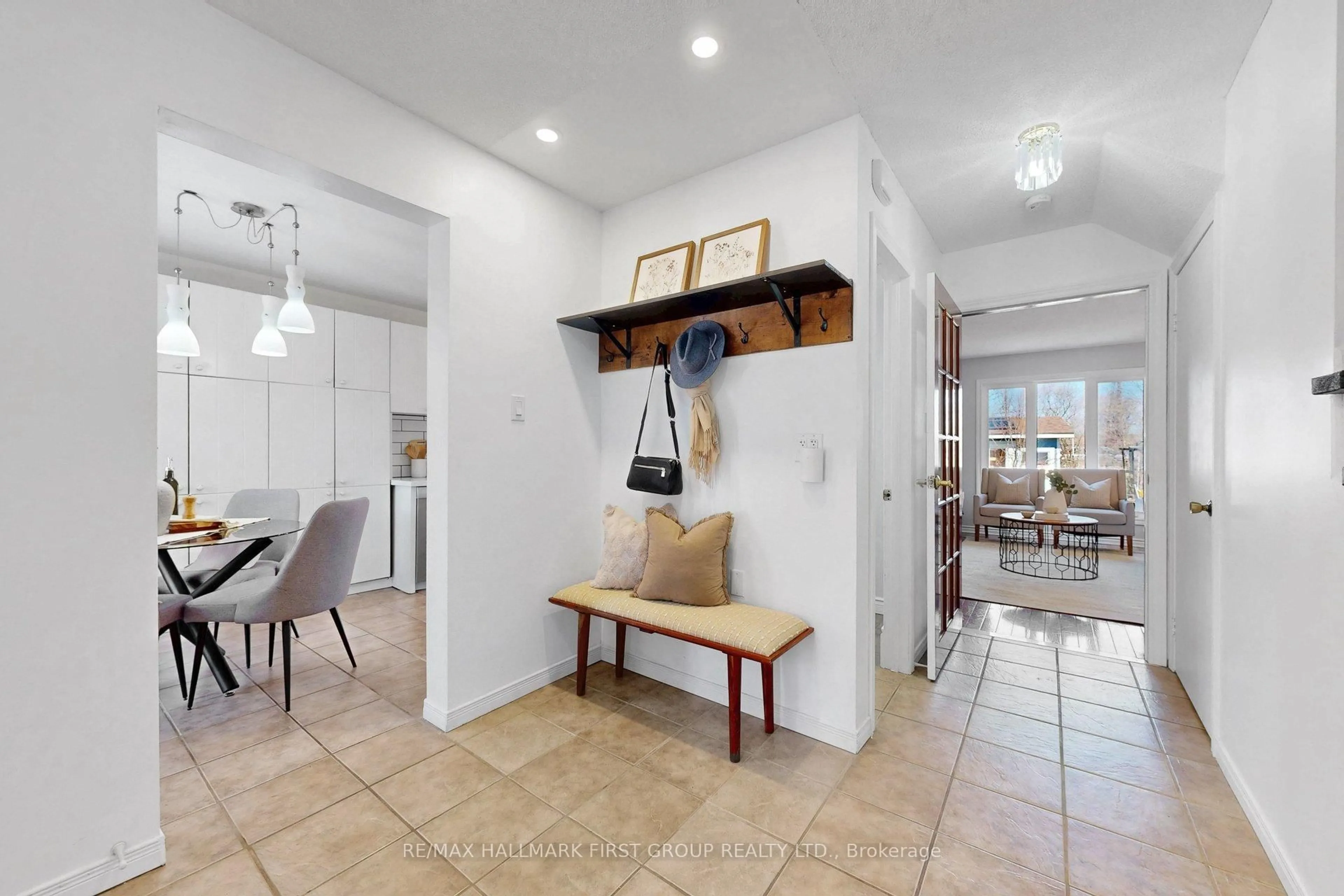 Indoor entryway for 1138 Tanzer Crt, Pickering Ontario L1W 3S4