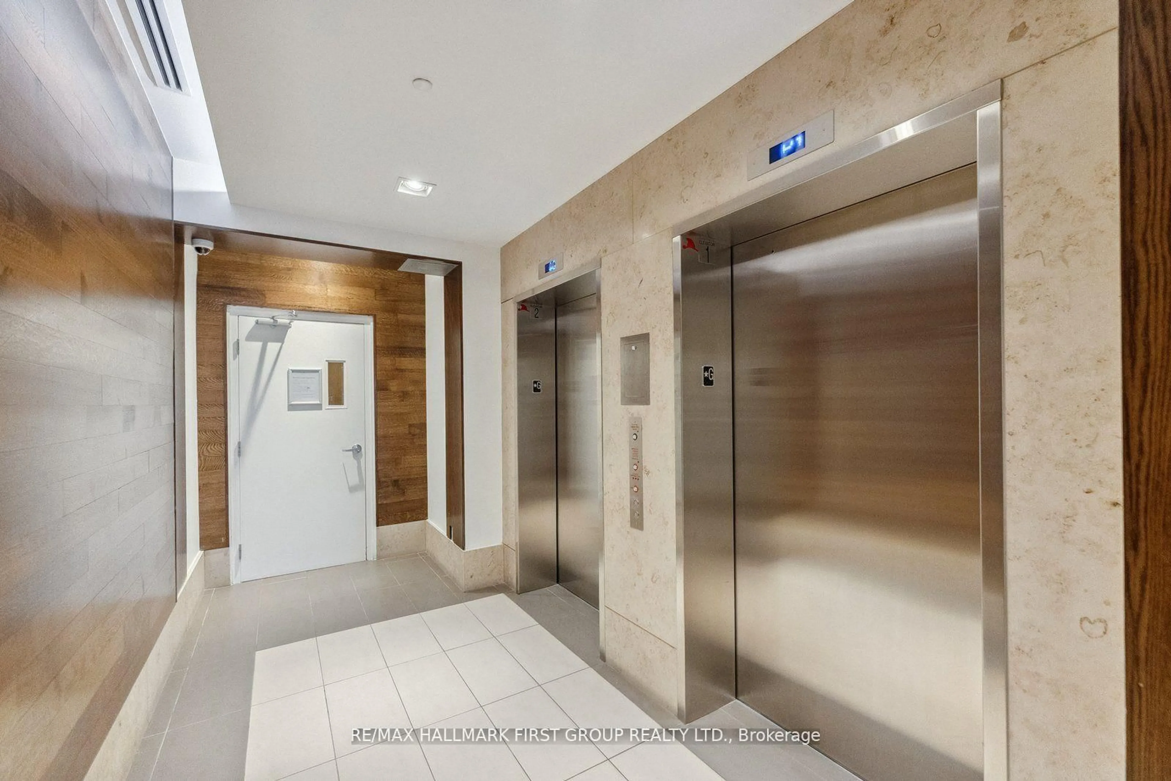 Indoor foyer for 1215 Bayly St #1304, Pickering Ontario L1W 1L7