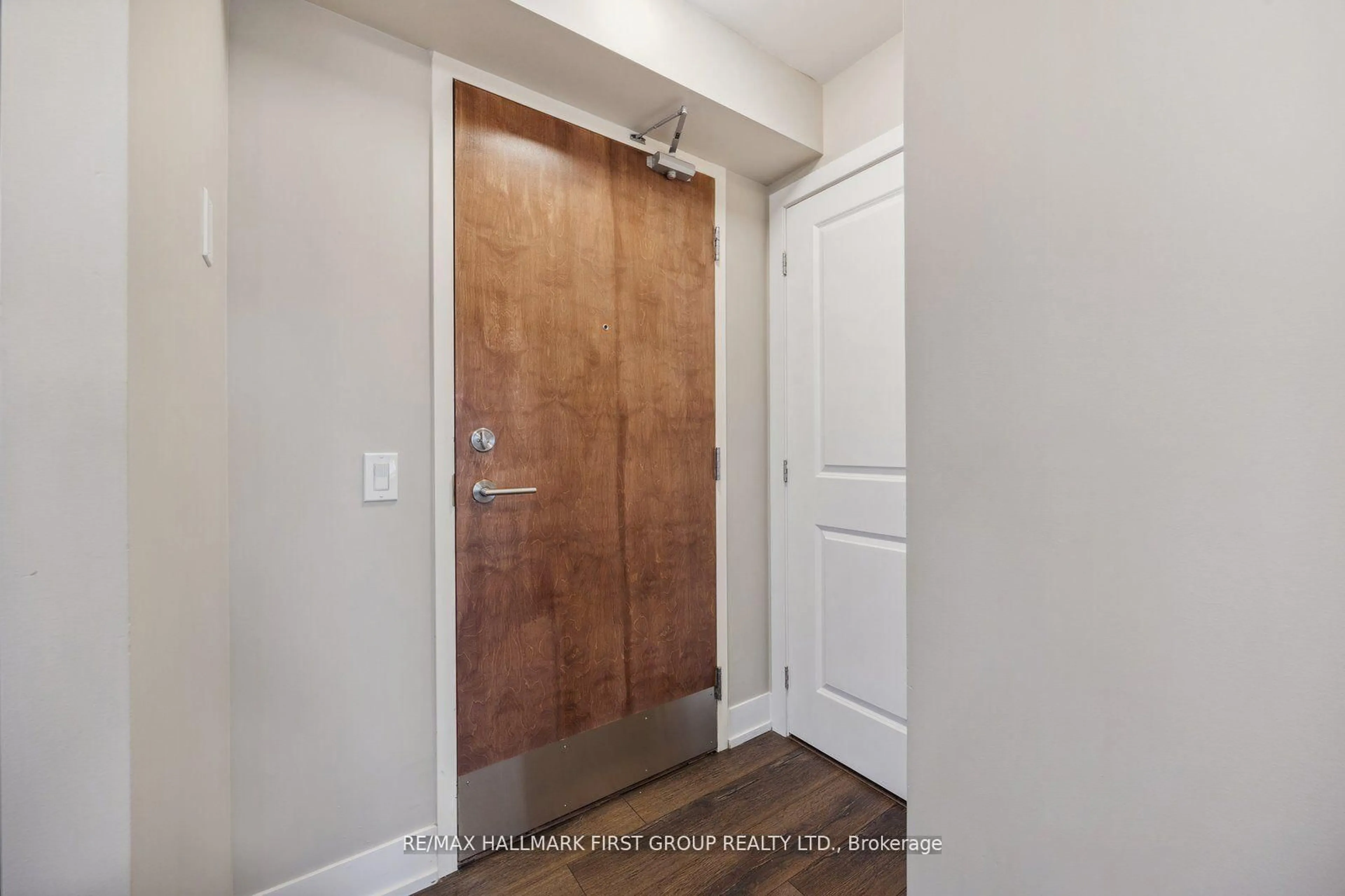 Indoor entryway for 1215 Bayly St #1304, Pickering Ontario L1W 1L7