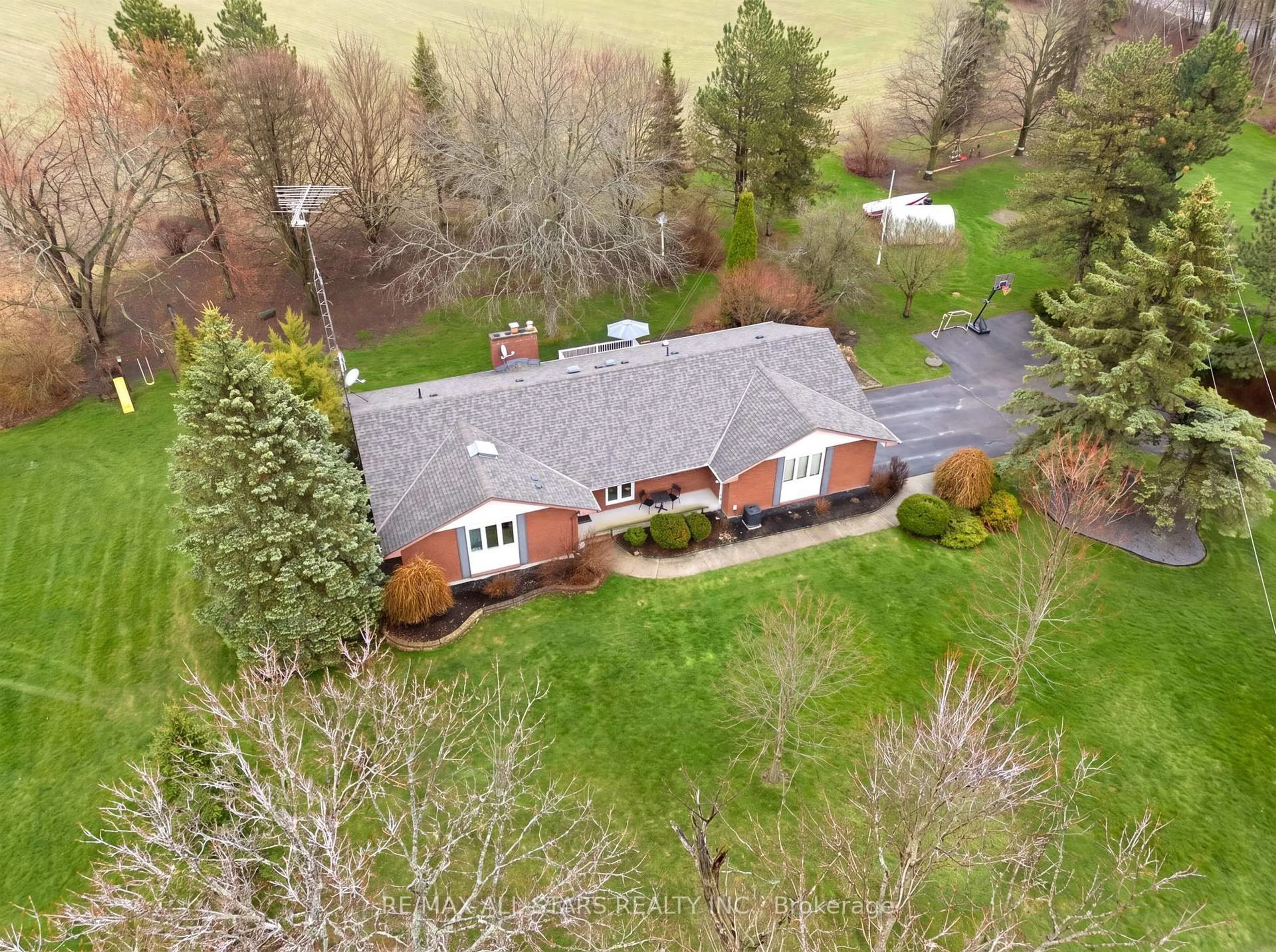 A pic from outside/outdoor area/front of a property/back of a property/a pic from drone, unknown for 2407 Ashbridge Rd, Scugog Ontario L9L 1B4