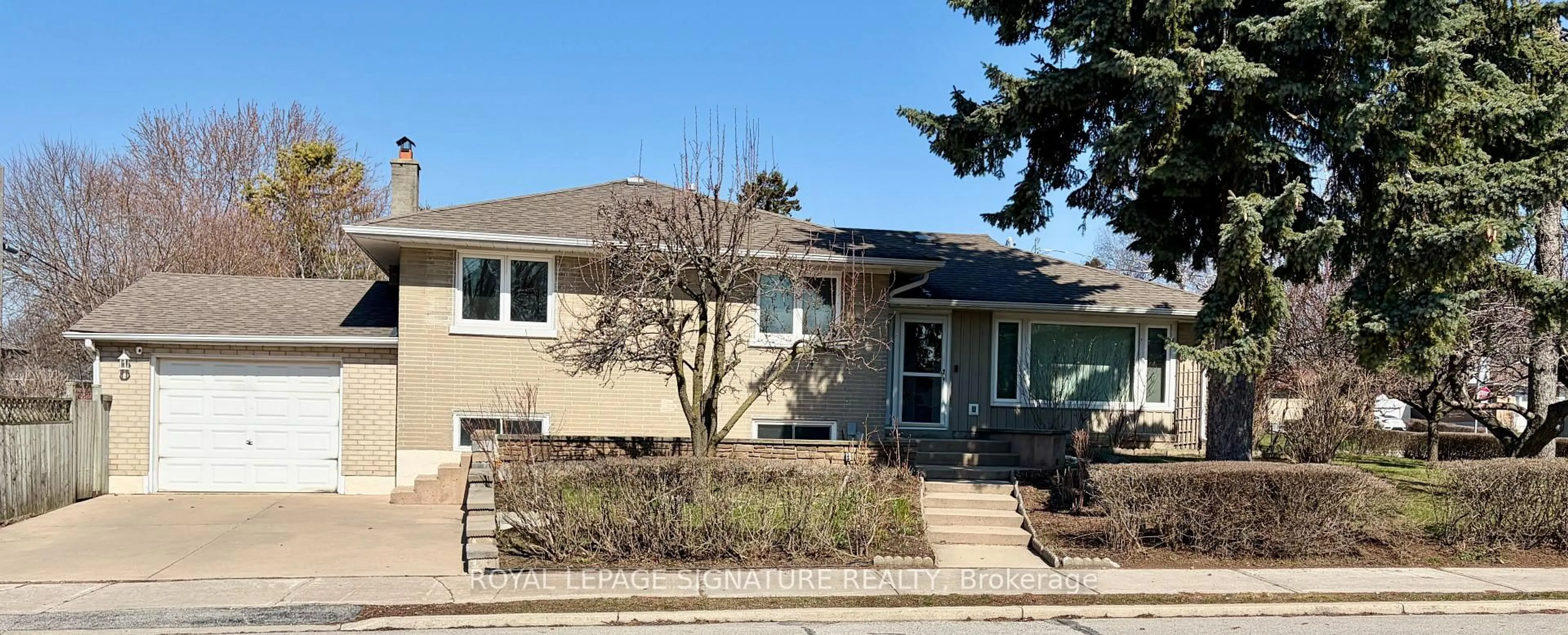 Home with vinyl exterior material, street for 1 Charlemont Cres, Toronto Ontario M1T 1M3