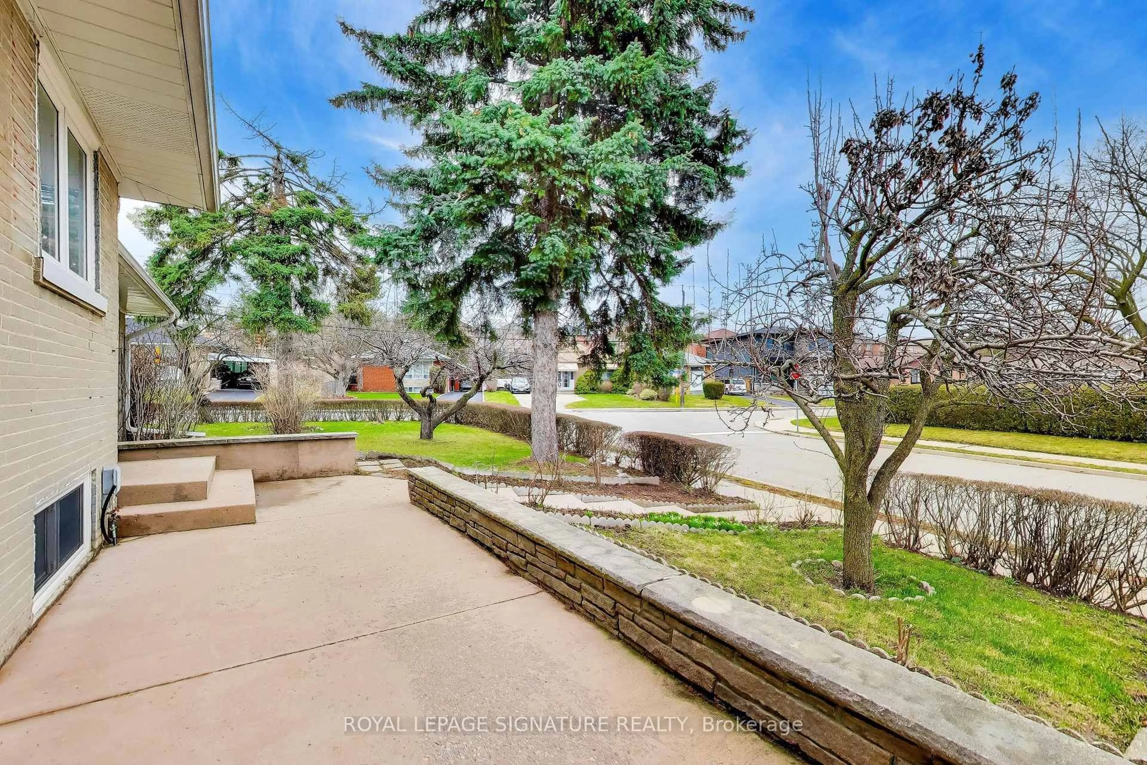 Patio, unknown for 1 Charlemont Cres, Toronto Ontario M1T 1M3