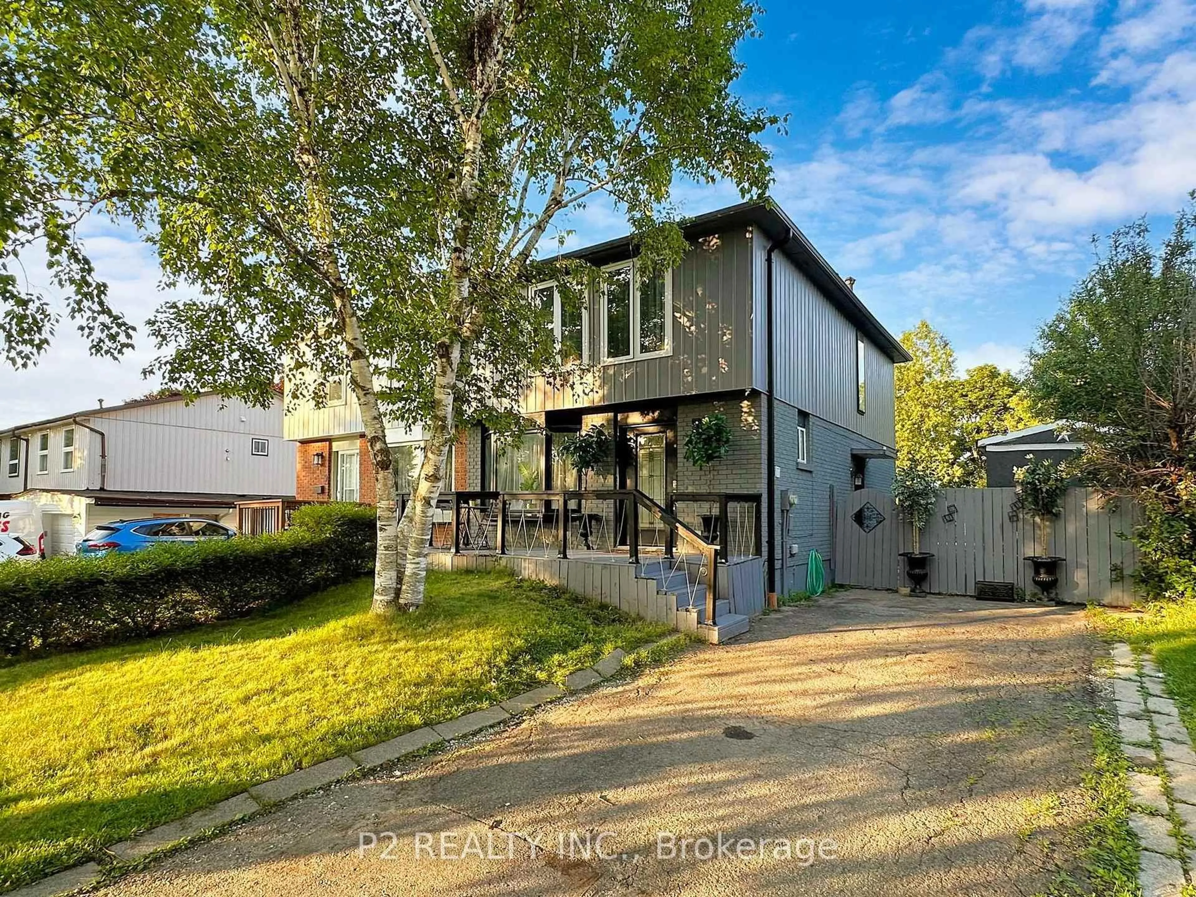 A pic from outside/outdoor area/front of a property/back of a property/a pic from drone, street for 411 Rosedale Dr, Whitby Ontario L1N 1Z5