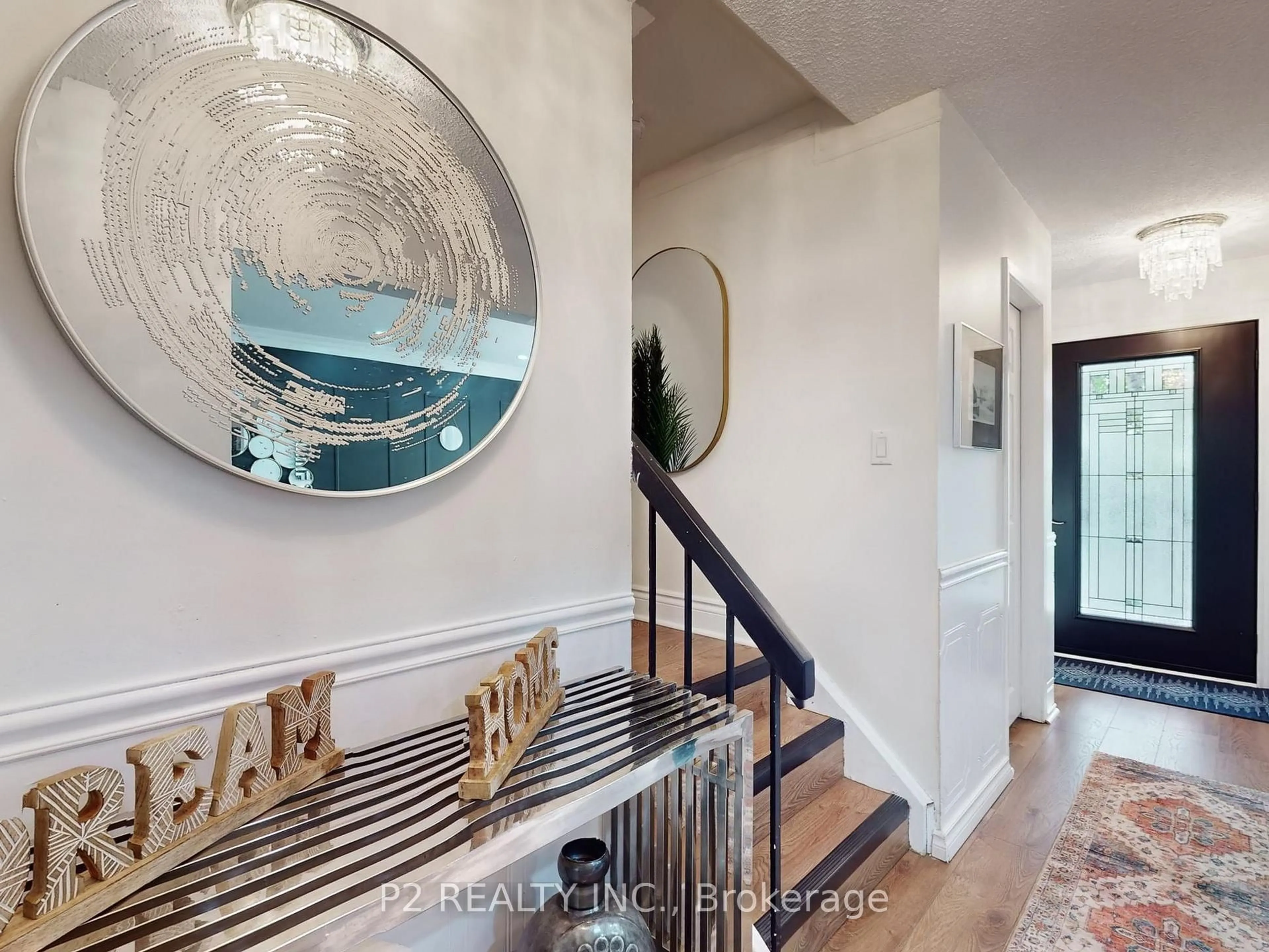 Indoor entryway for 411 Rosedale Dr, Whitby Ontario L1N 1Z5