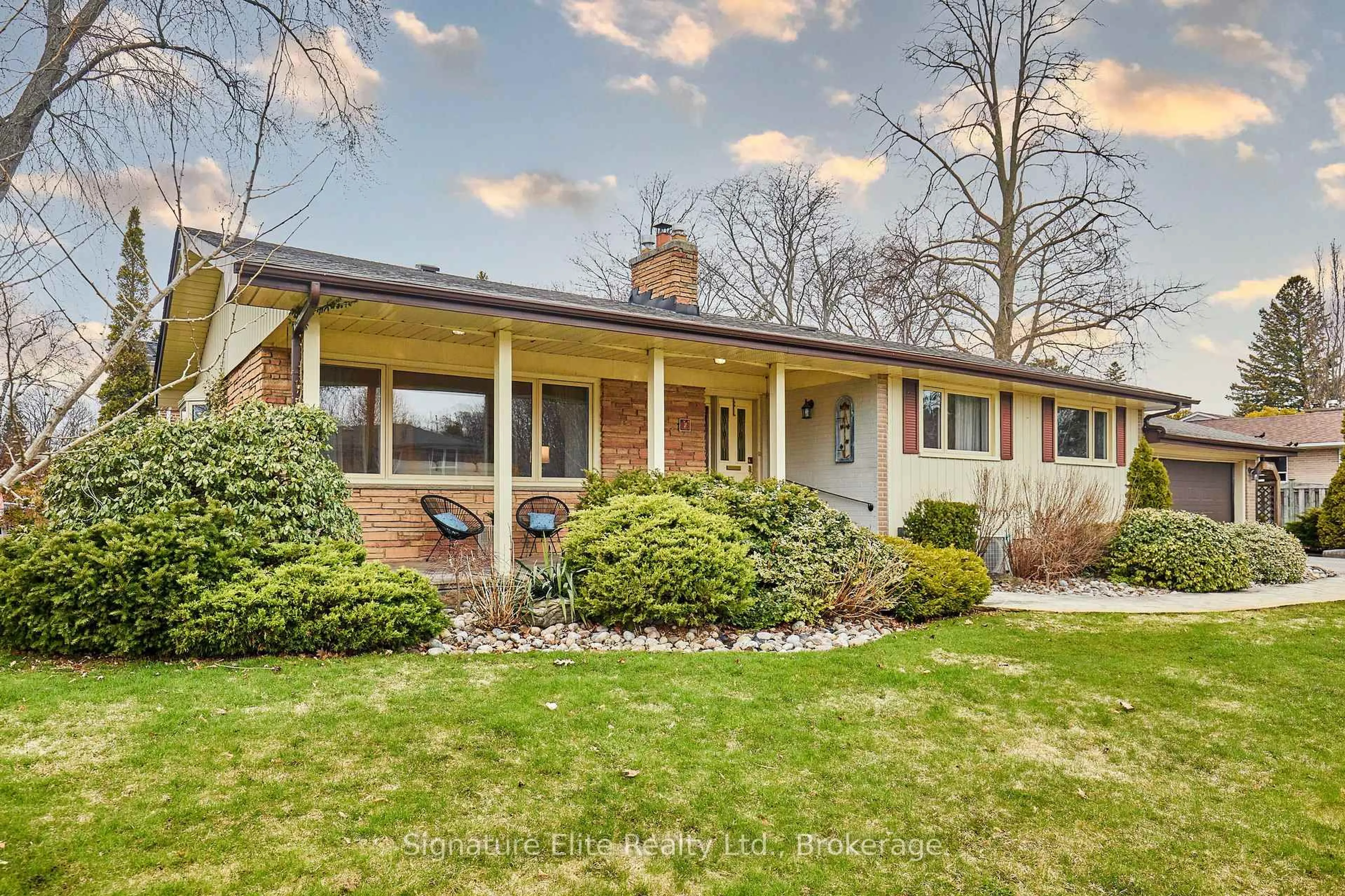 Home with vinyl exterior material, mountain view for 2 Somerdale Sq, Toronto Ontario M1E 1M8