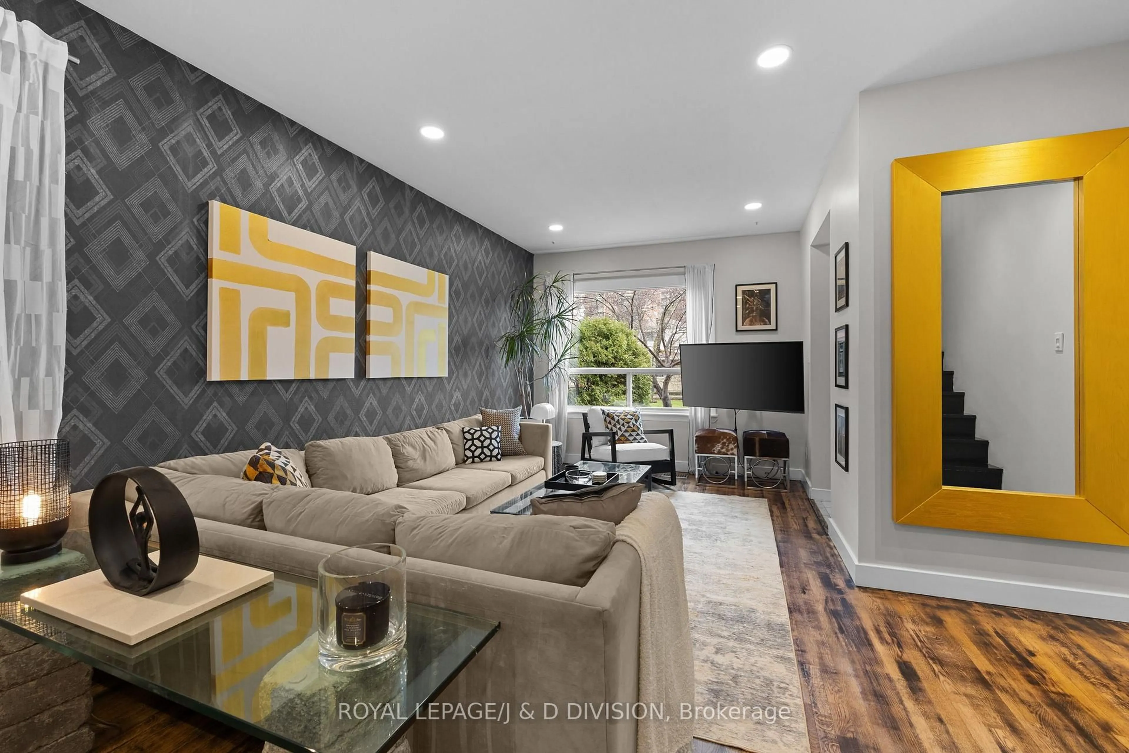 Living room with furniture, unknown for 71 Madelaine Ave, Toronto Ontario M1L 2X6