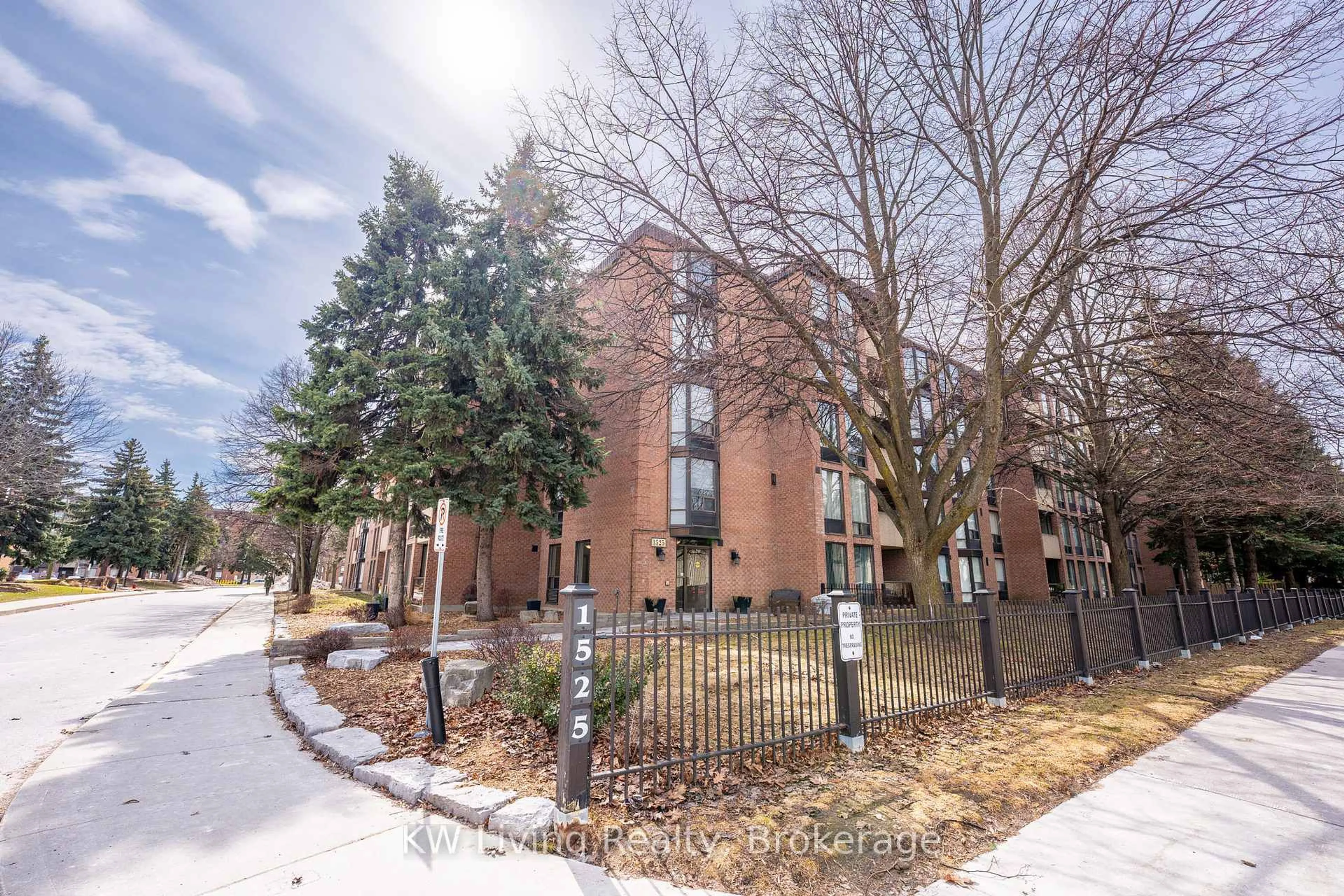 Unknown for 1525 Diefenbaker Crt #402, Pickering Ontario L1V 3W1