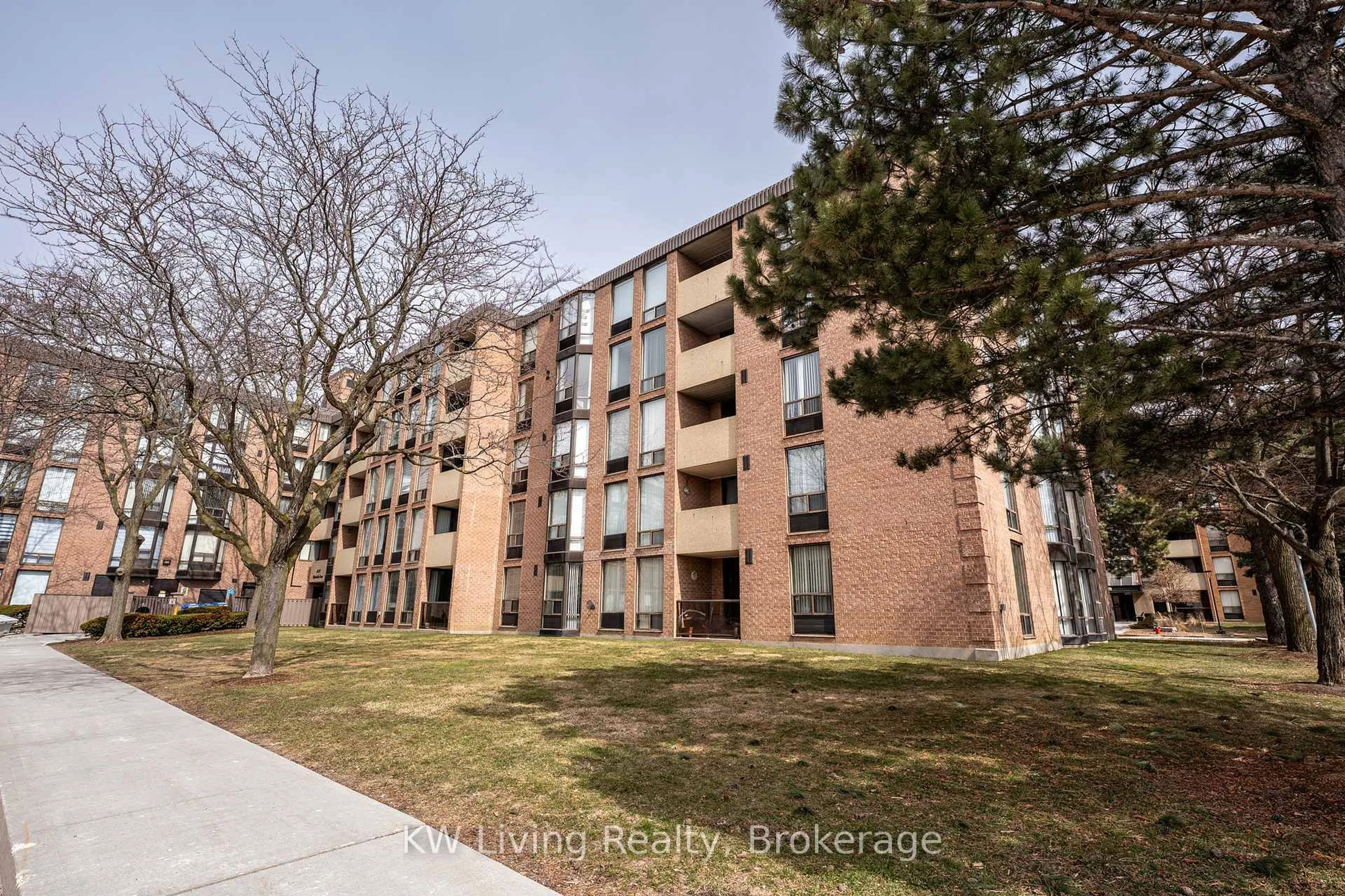 A pic from outside/outdoor area/front of a property/back of a property/a pic from drone, building for 1525 Diefenbaker Crt #402, Pickering Ontario L1V 3W1