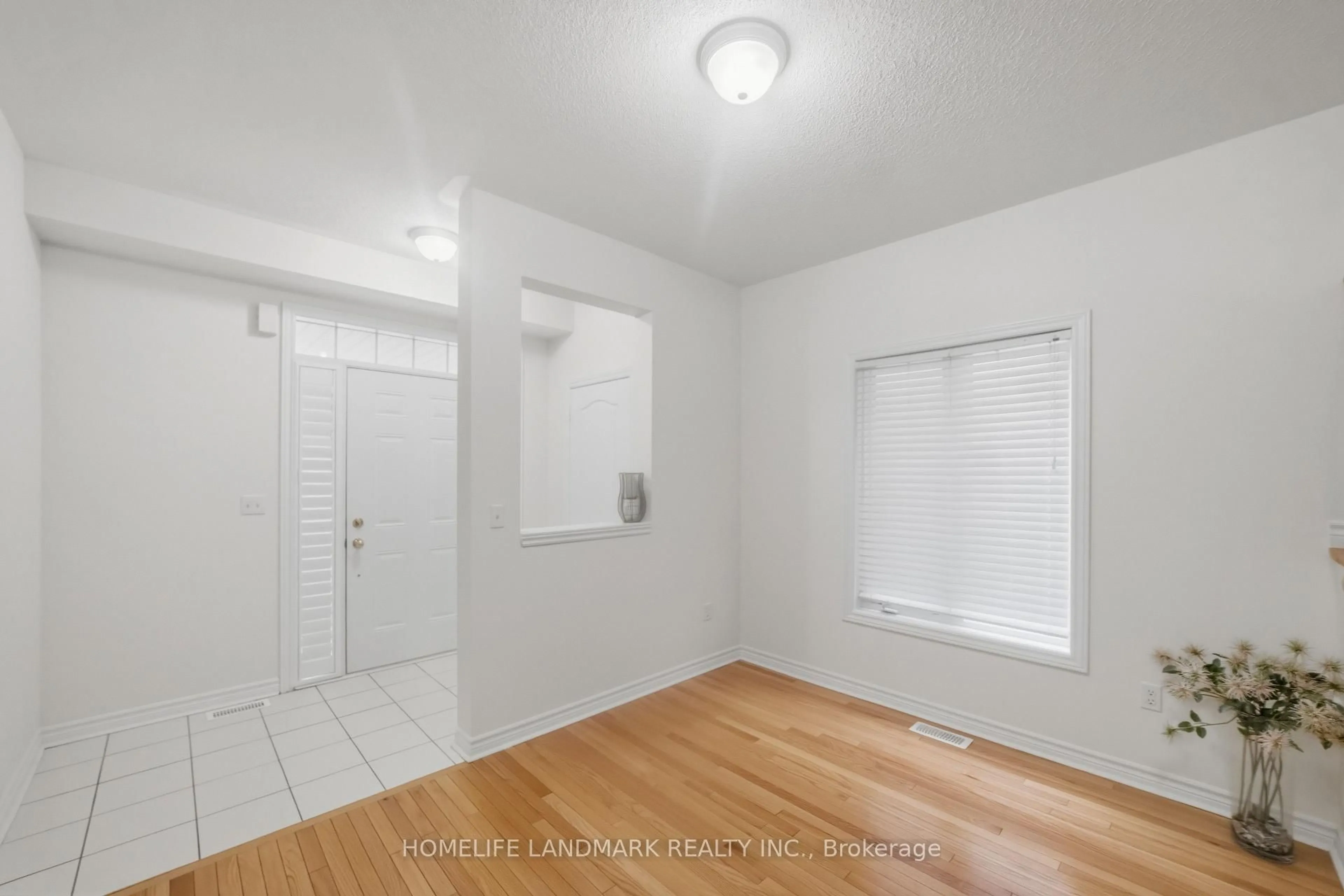 A pic of a room for 1712 Carousel Dr, Pickering Ontario L1X 0C1