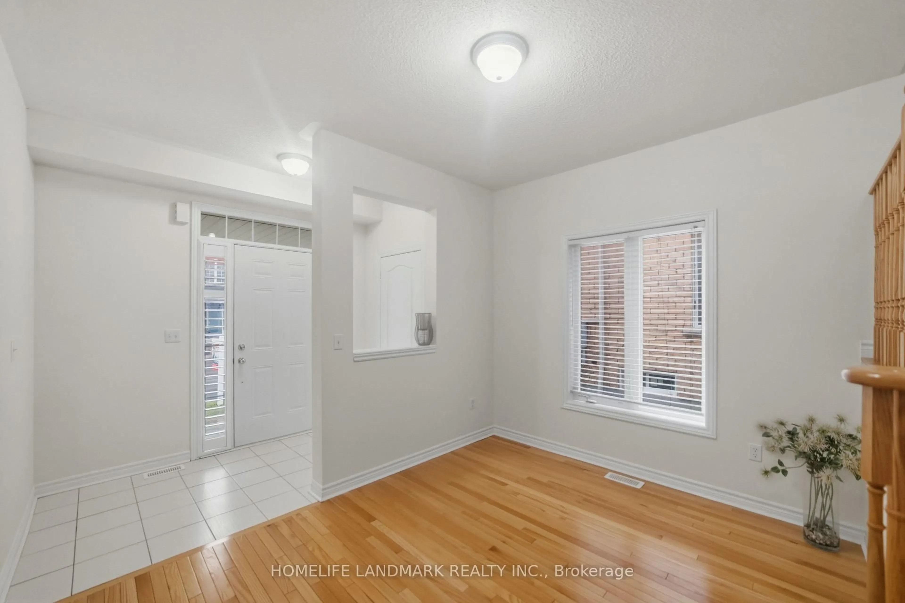 A pic of a room for 1712 Carousel Dr, Pickering Ontario L1X 0C1