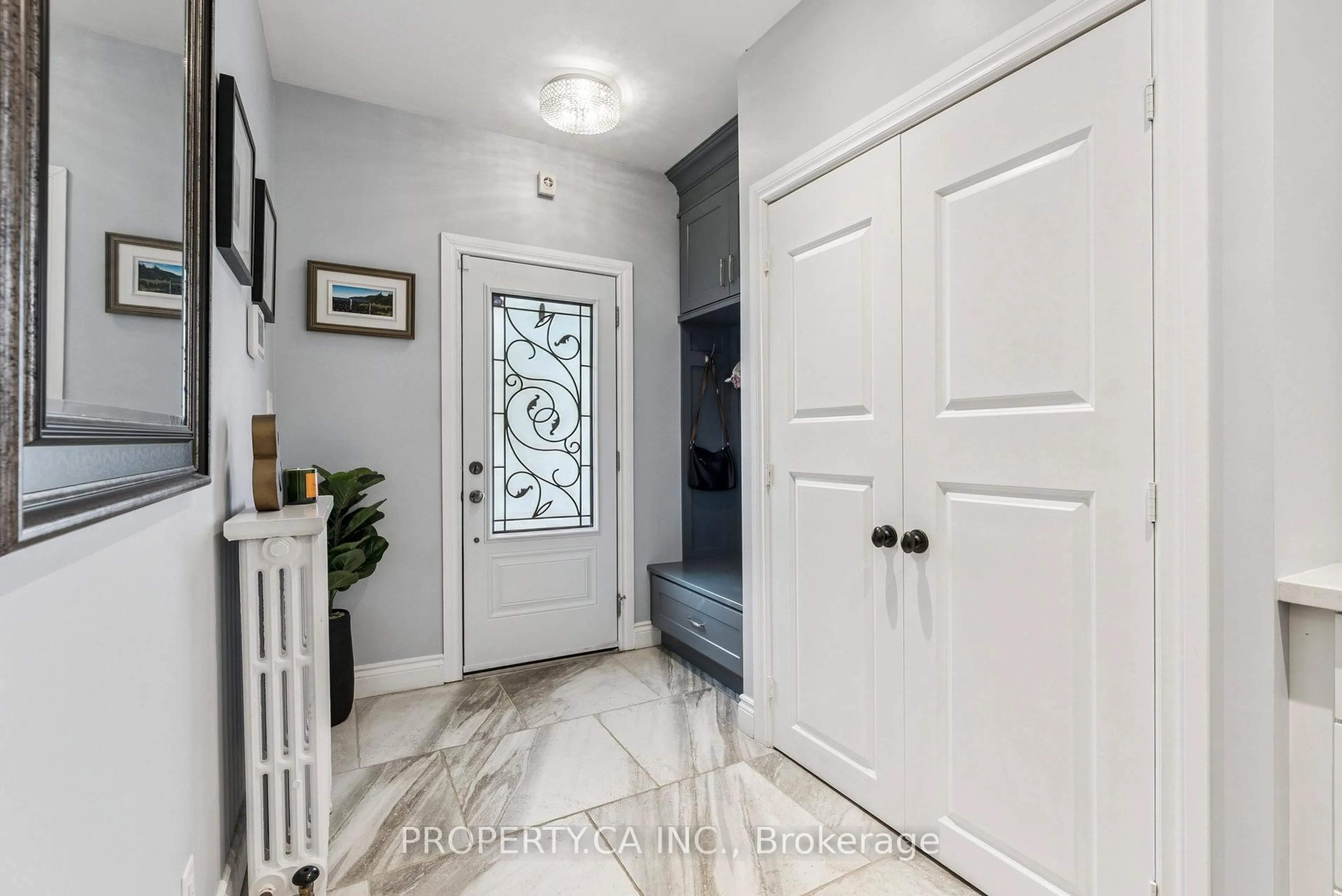 Indoor entryway for 1628 Woodbine Heights Blvd, Toronto Ontario M4B 3A5