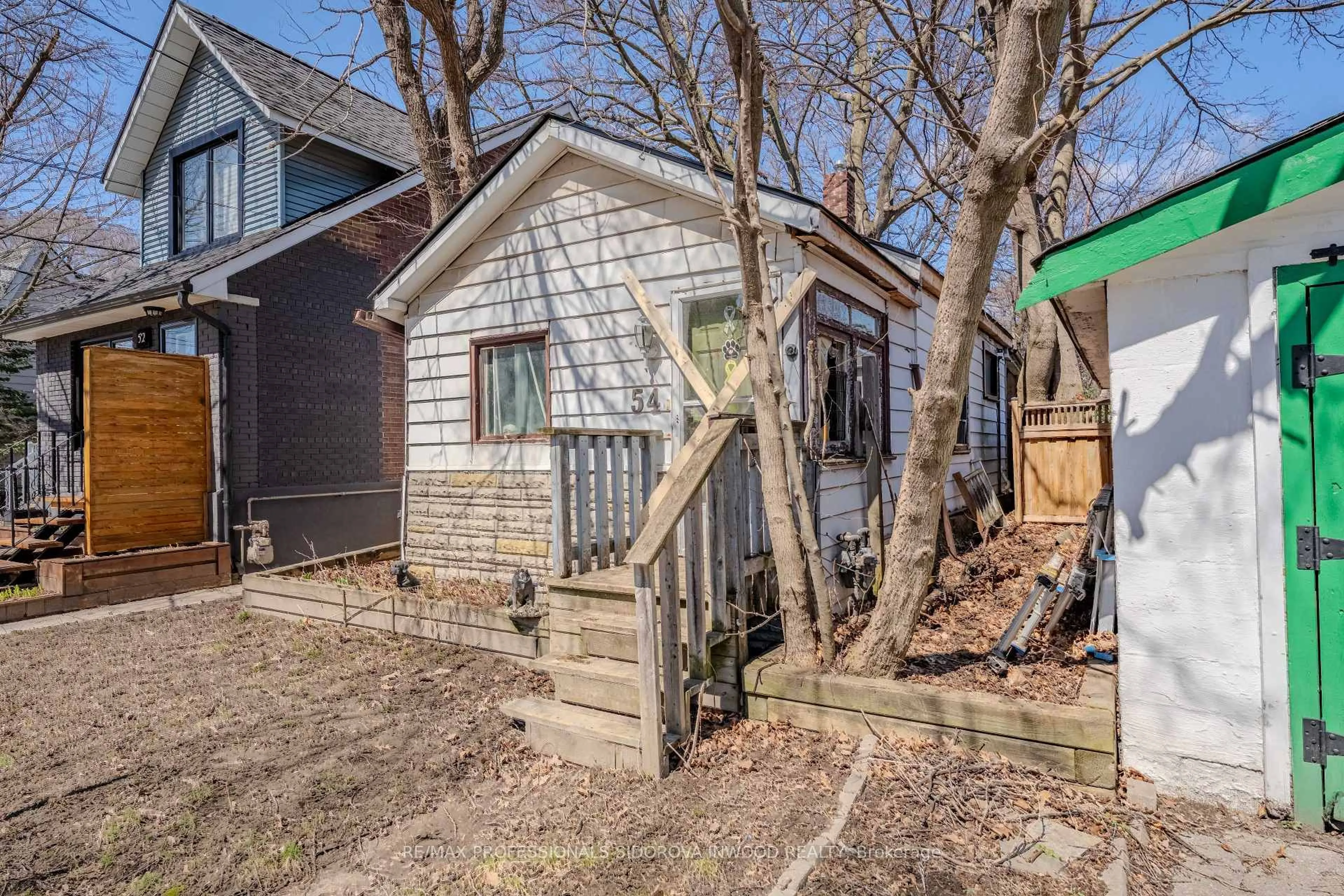 Patio, street for 54 Westbrook Ave, Toronto Ontario M4C 2G4