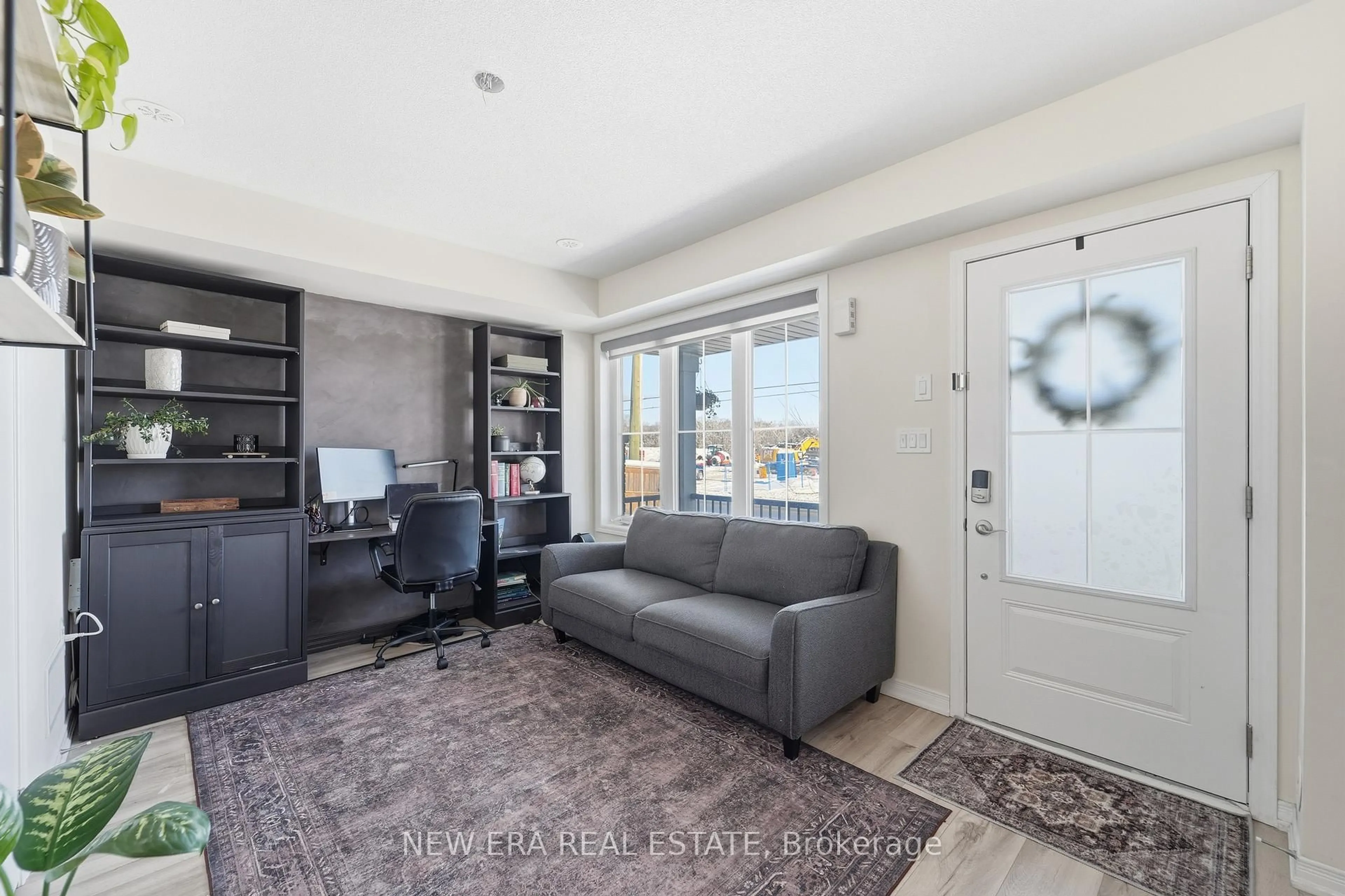 Living room with furniture, unknown for 44 Jerome Way, Clarington Ontario L1C 7G9