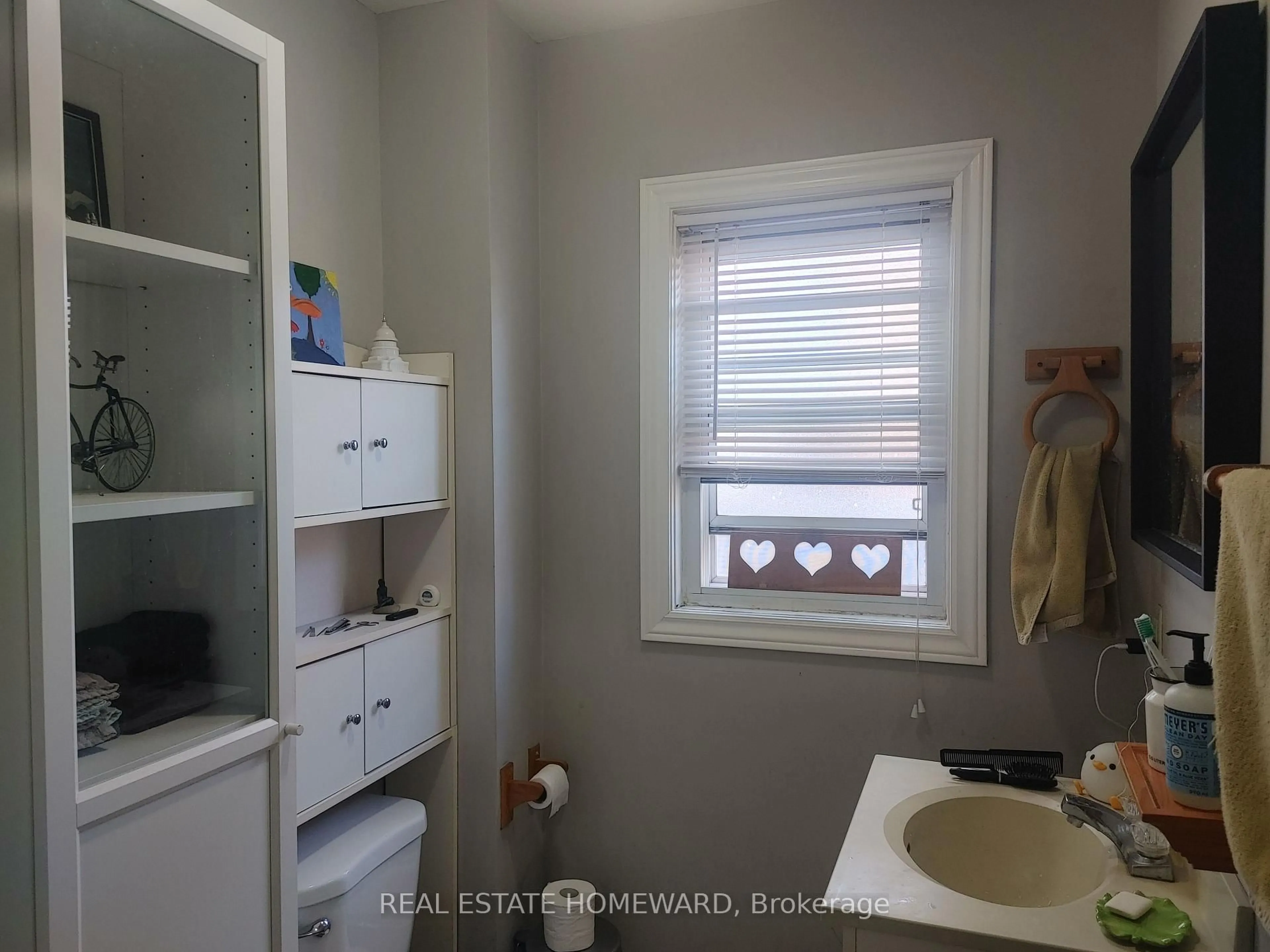 Unknown for 1191 Woodbine Ave, Toronto Ontario M4C 4E1