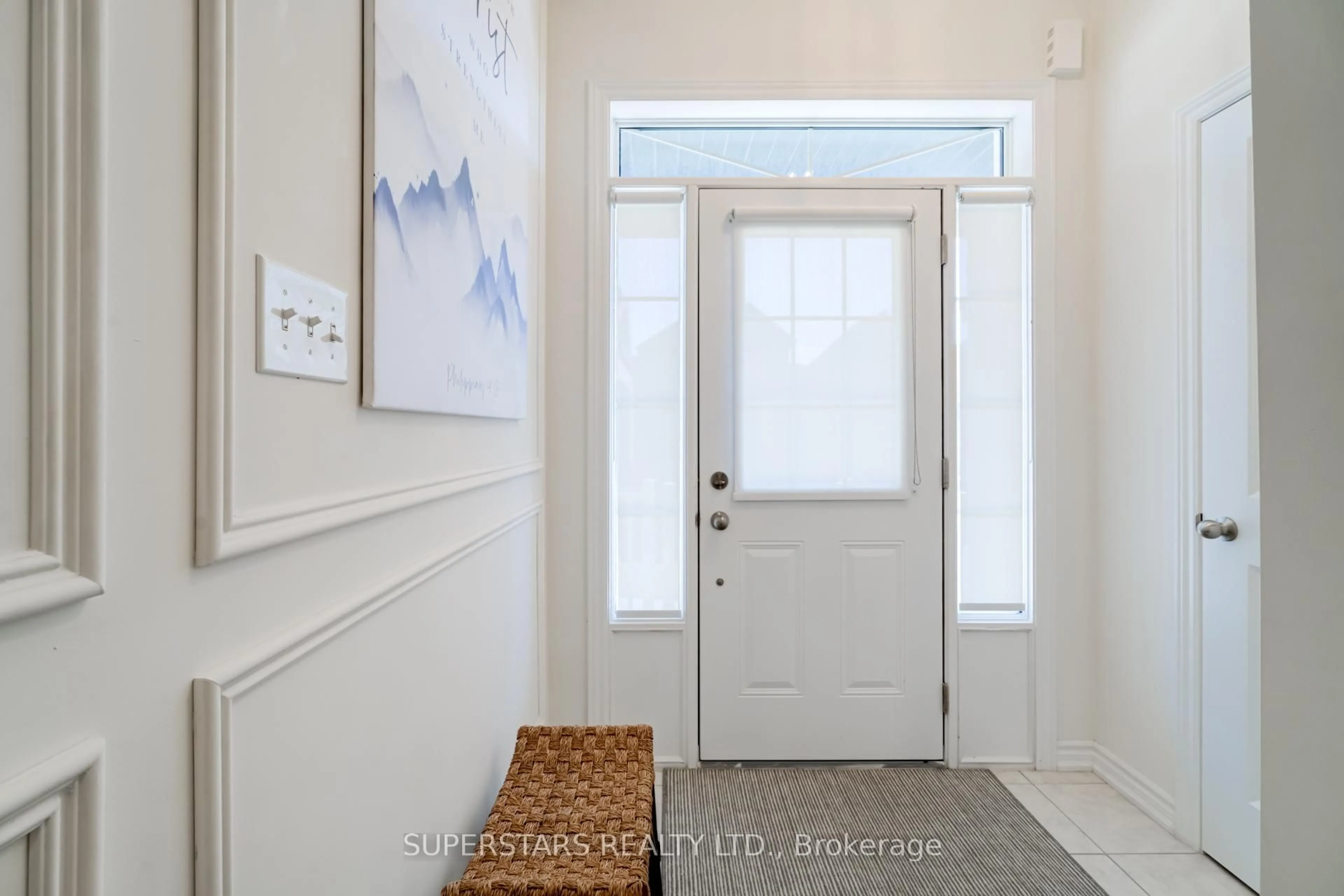 Indoor entryway for 2416 Angora St, Pickering Ontario L1X 0M6