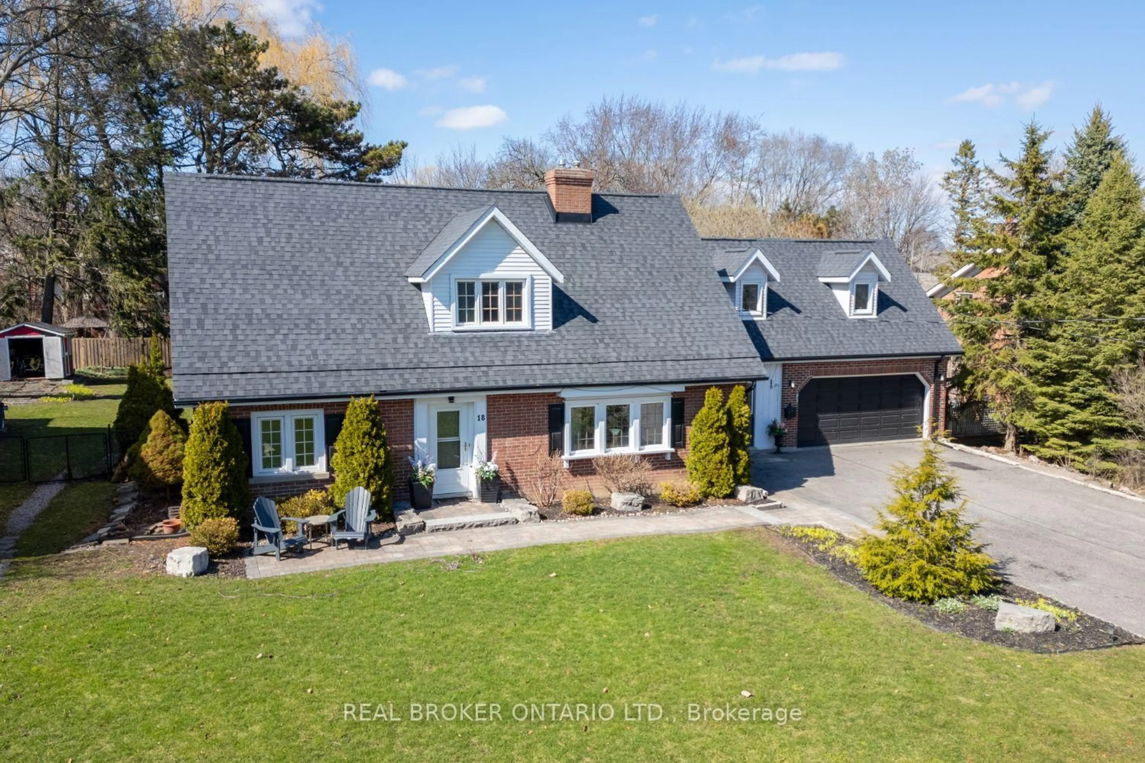 A pic from outside/outdoor area/front of a property/back of a property/a pic from drone, street for 18 Concession St, Clarington Ontario L1C 1Y5