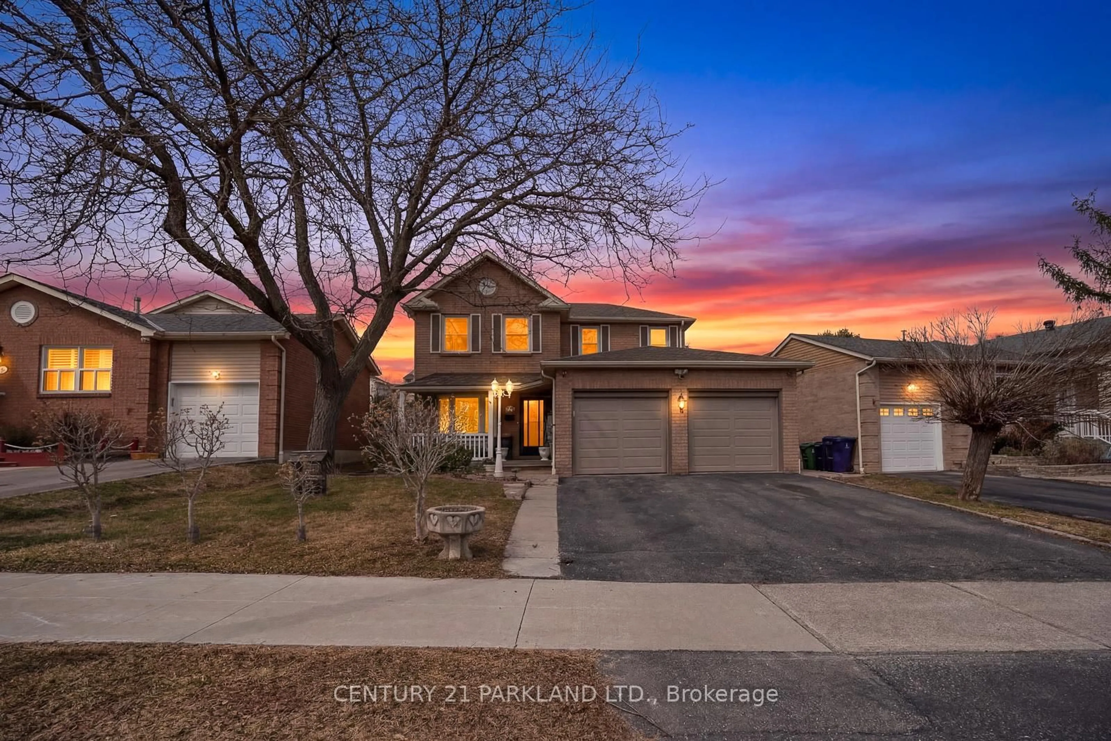 A pic from outside/outdoor area/front of a property/back of a property/a pic from drone, street for 28 Fawcett Tr, Toronto Ontario M1B 3B3