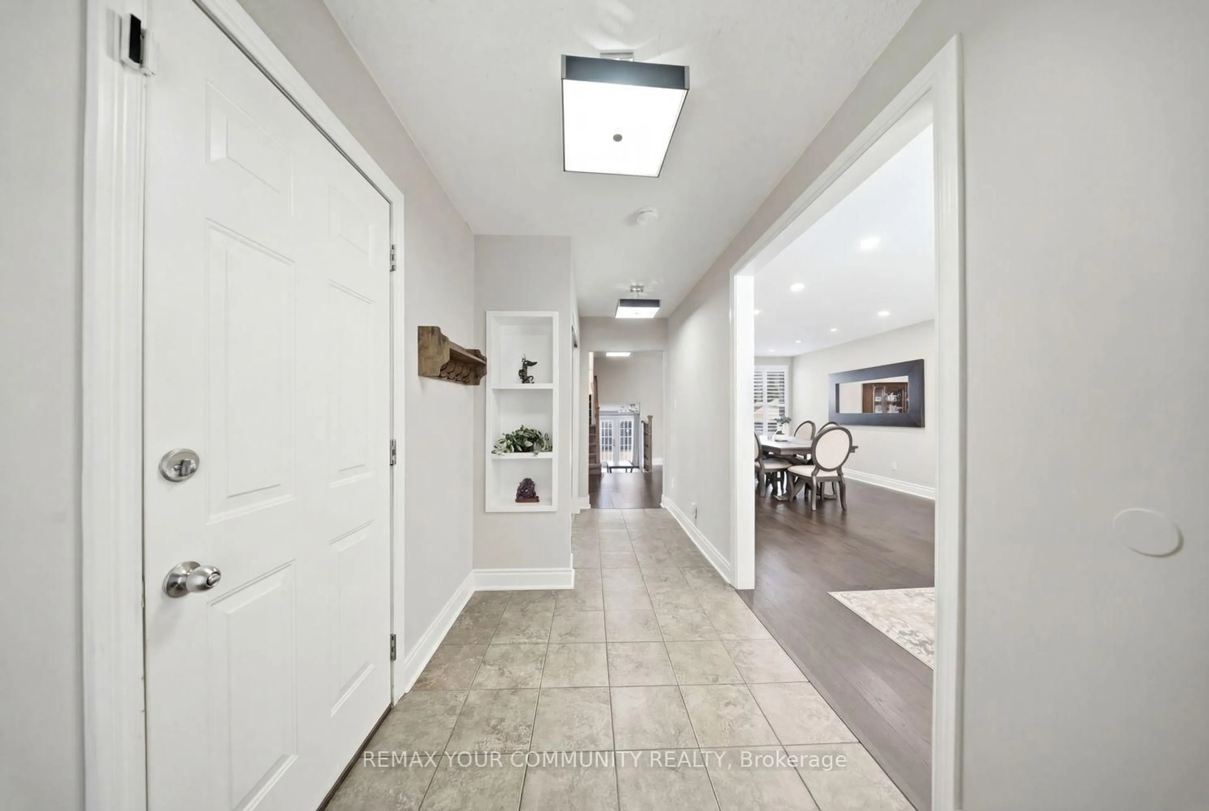 Indoor entryway for 857 Copperfield Dr, Oshawa Ontario L1K 1S3