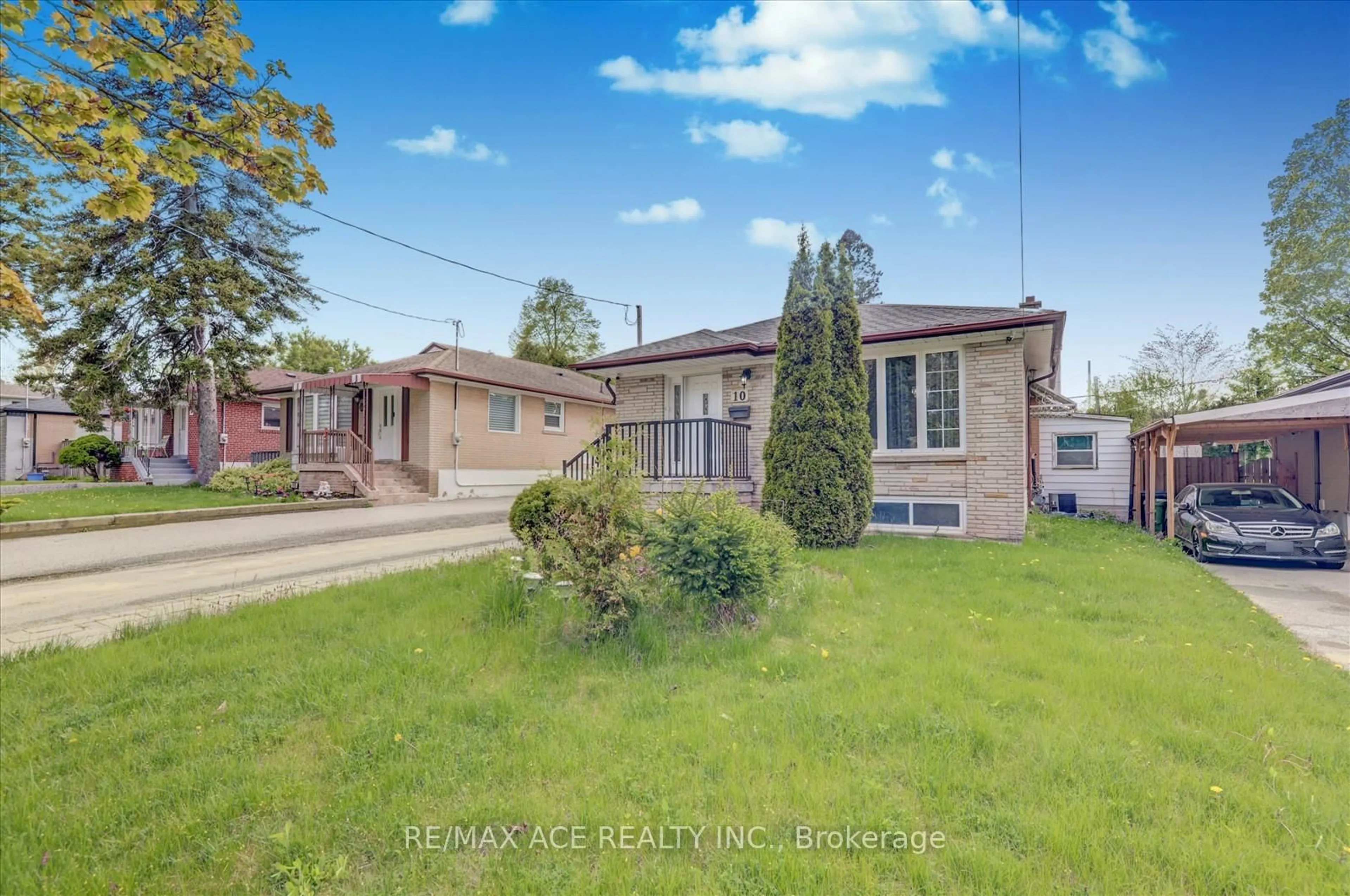 A pic from outside/outdoor area/front of a property/back of a property/a pic from drone, street for 10 Blakemanor Blvd, Toronto Ontario M1J 2W4