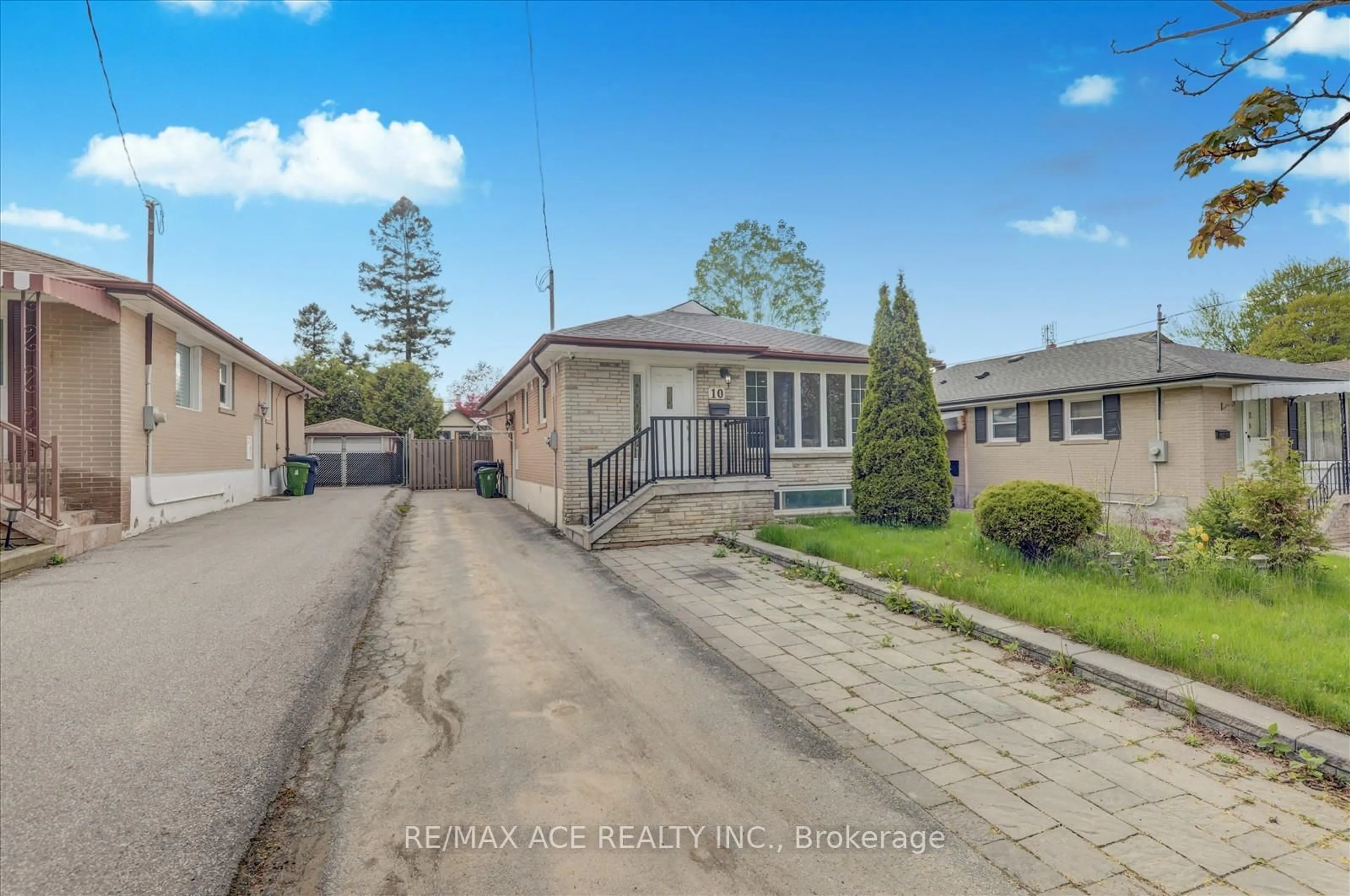 A pic from outside/outdoor area/front of a property/back of a property/a pic from drone, street for 10 Blakemanor Blvd, Toronto Ontario M1J 2W4