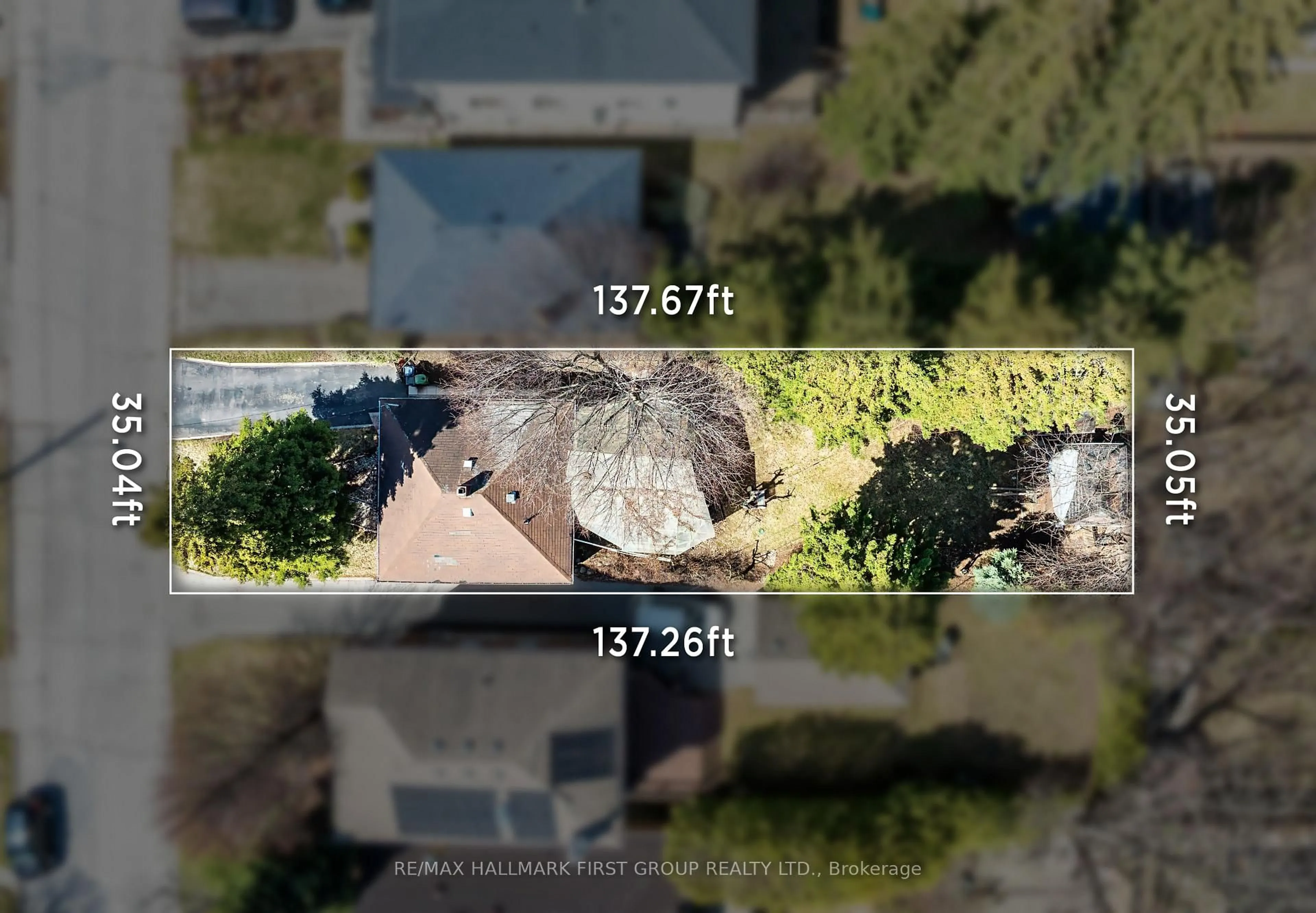 A pic from outside/outdoor area/front of a property/back of a property/a pic from drone, street for 99 Eastville Ave, Toronto Ontario M1M 2N8