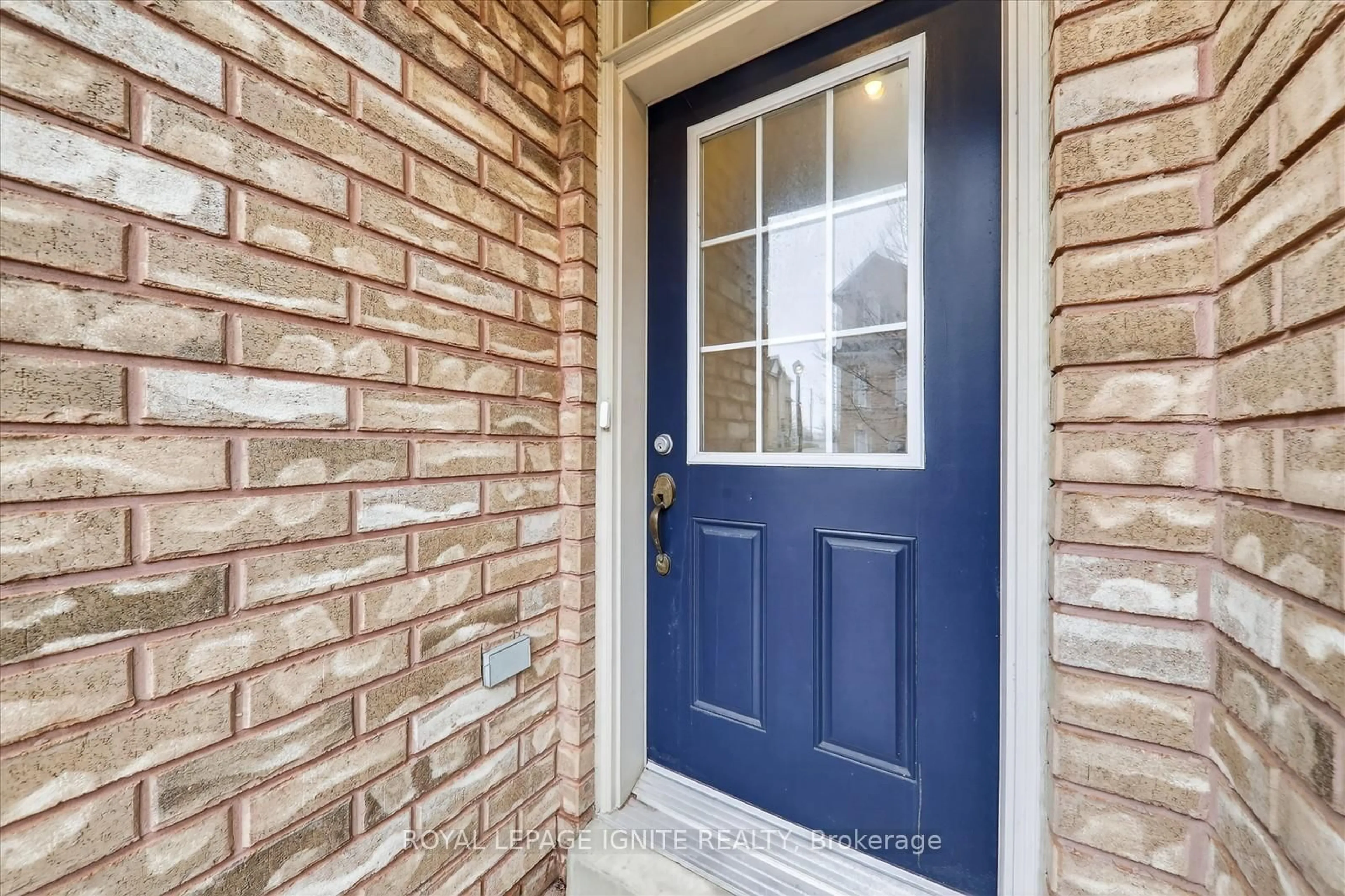 Indoor entryway for 72 Oakins Lane #36, Ajax Ontario L1T 0H1