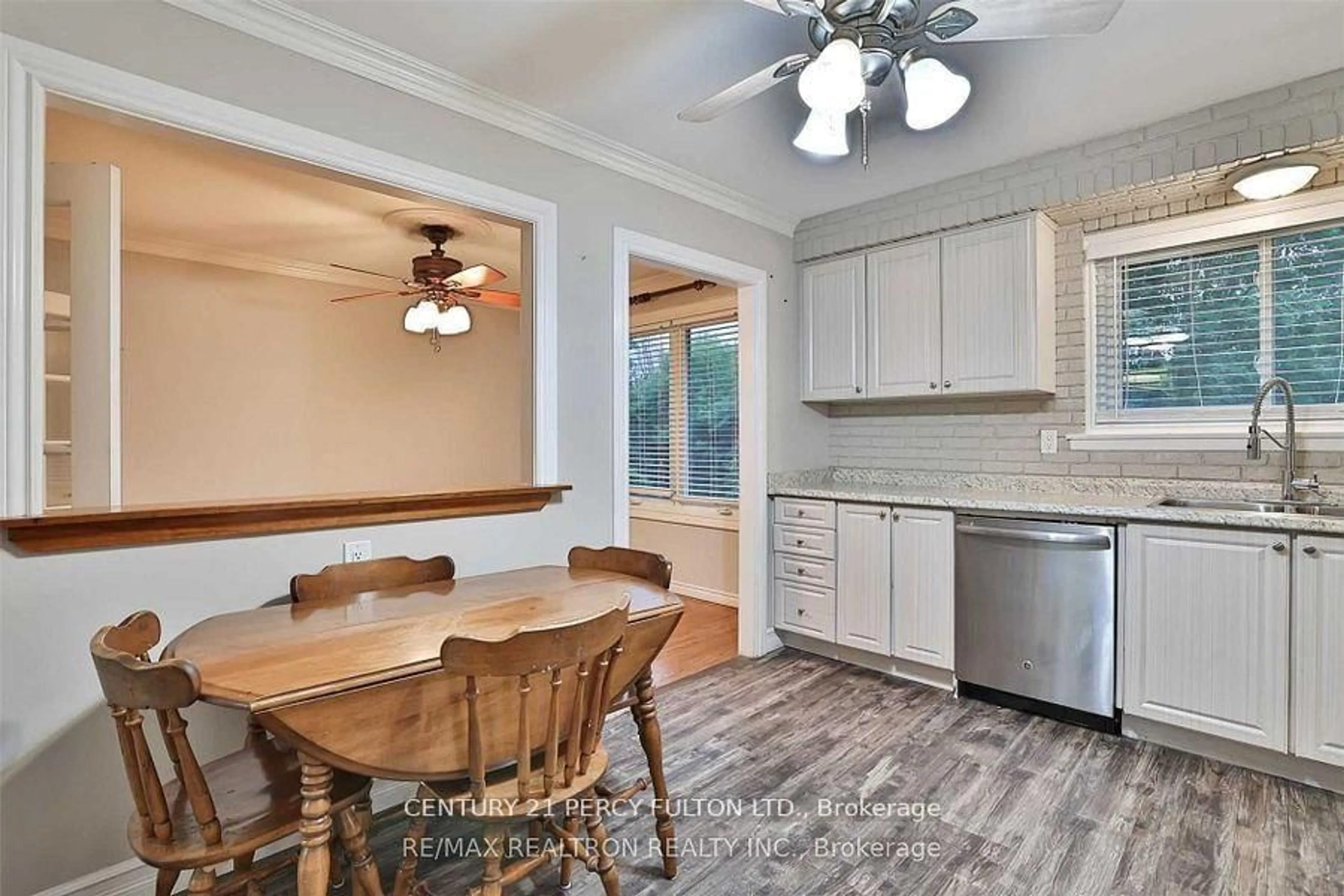 Open concept kitchen, unknown for 542 Dianne Dr, Oshawa Ontario L1H 7A6