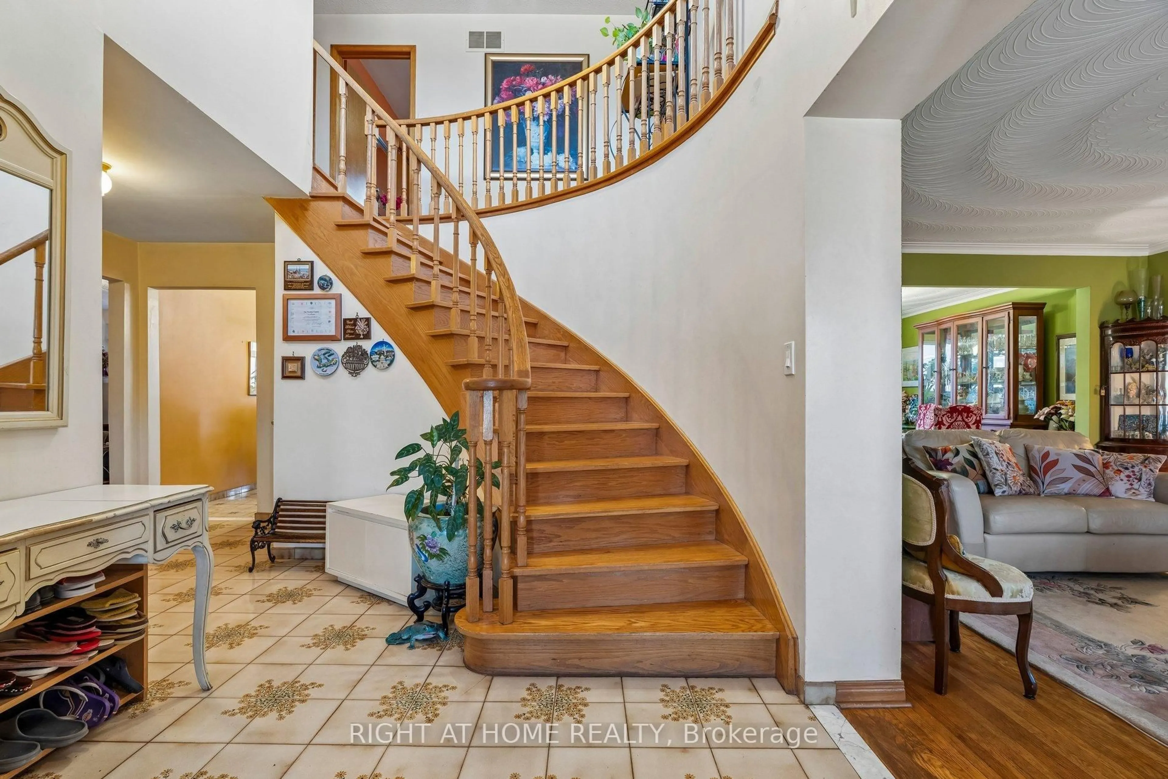 Unknown for 16 Ascolda Blvd, Toronto Ontario M1J 2N7