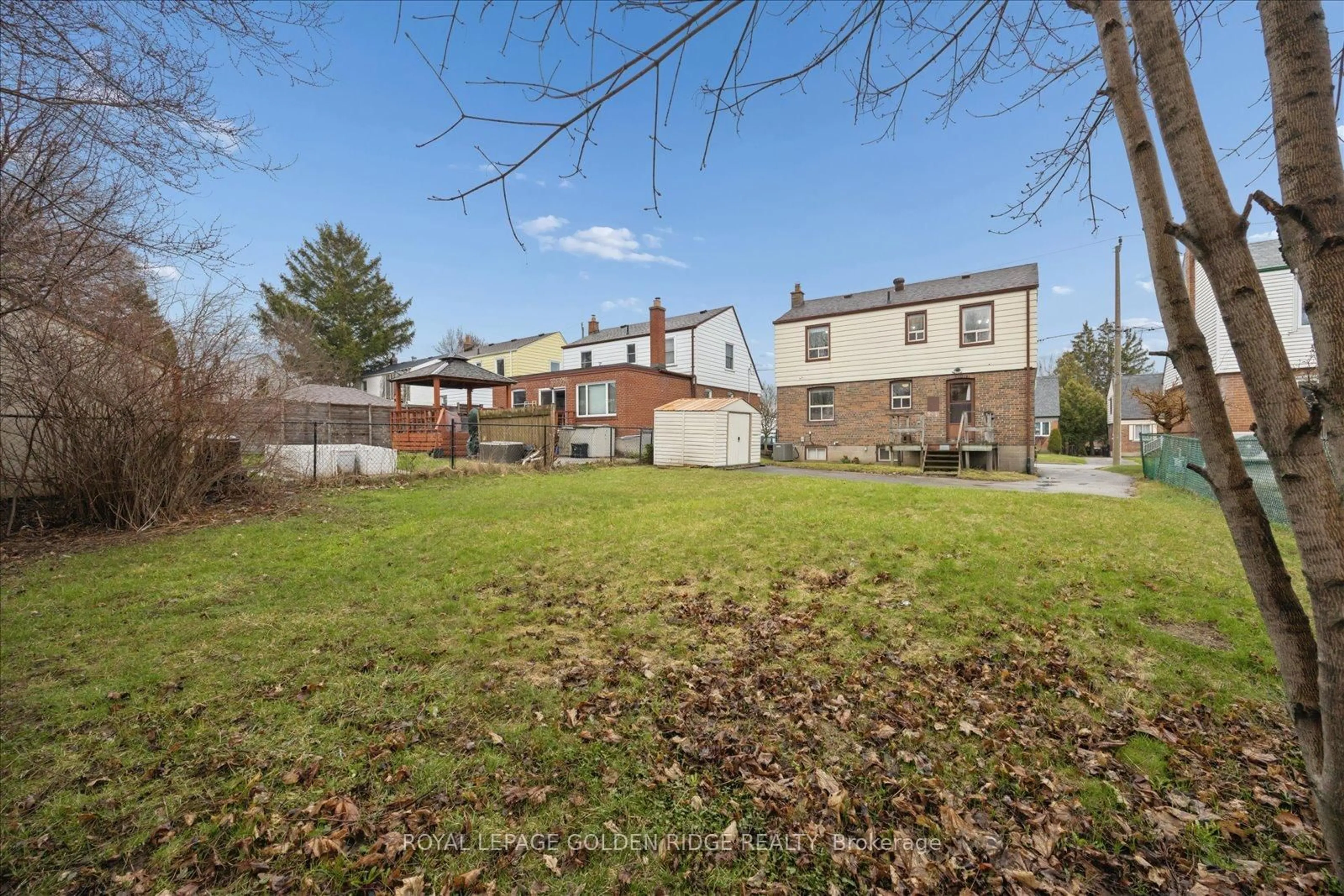 A pic from outside/outdoor area/front of a property/back of a property/a pic from drone, street for 10 Eastgate Cres, Toronto Ontario M1L 1W9