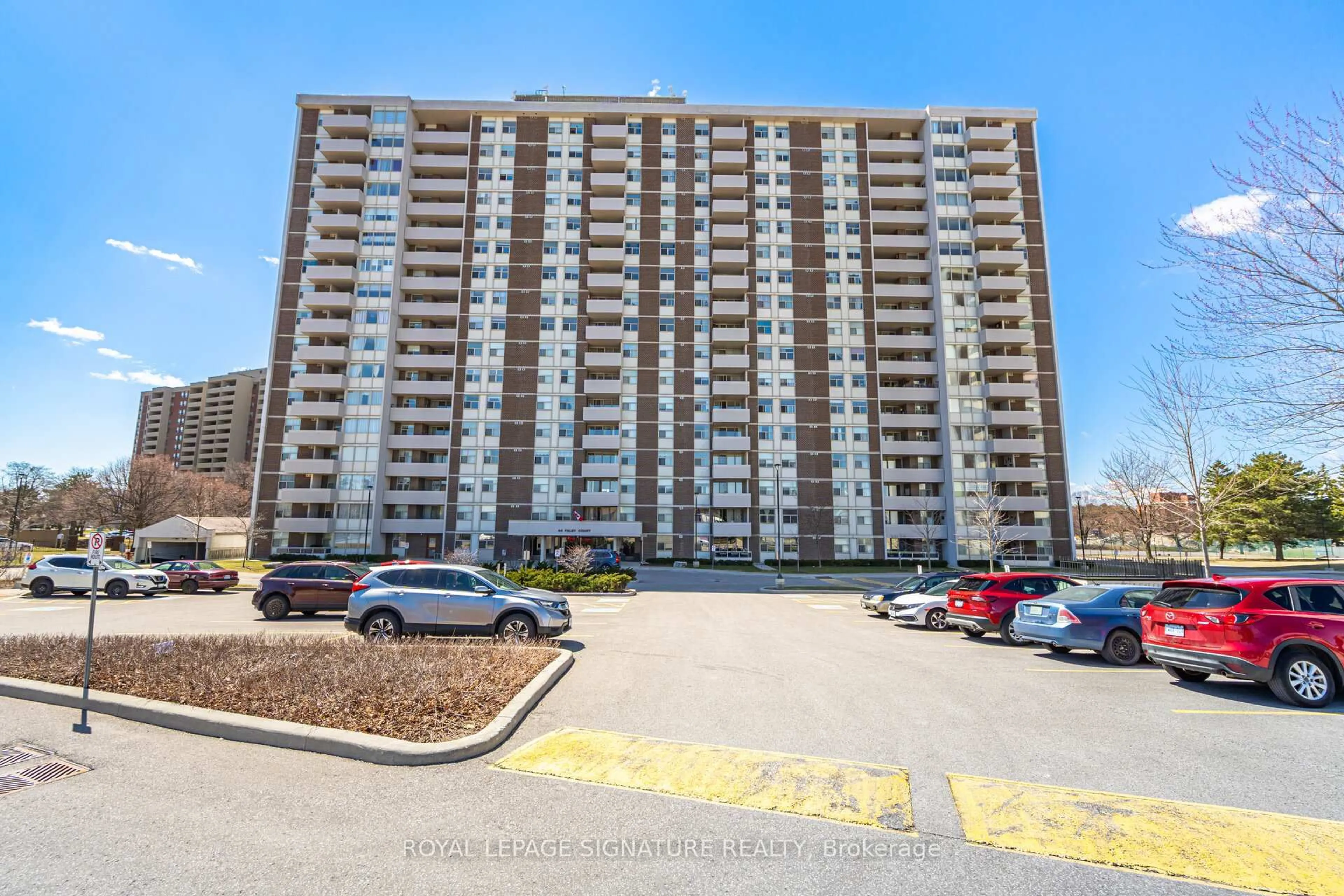 A pic from outside/outdoor area/front of a property/back of a property/a pic from drone, street for 44 Falby Crt #1508, Ajax Ontario L1S 3L1