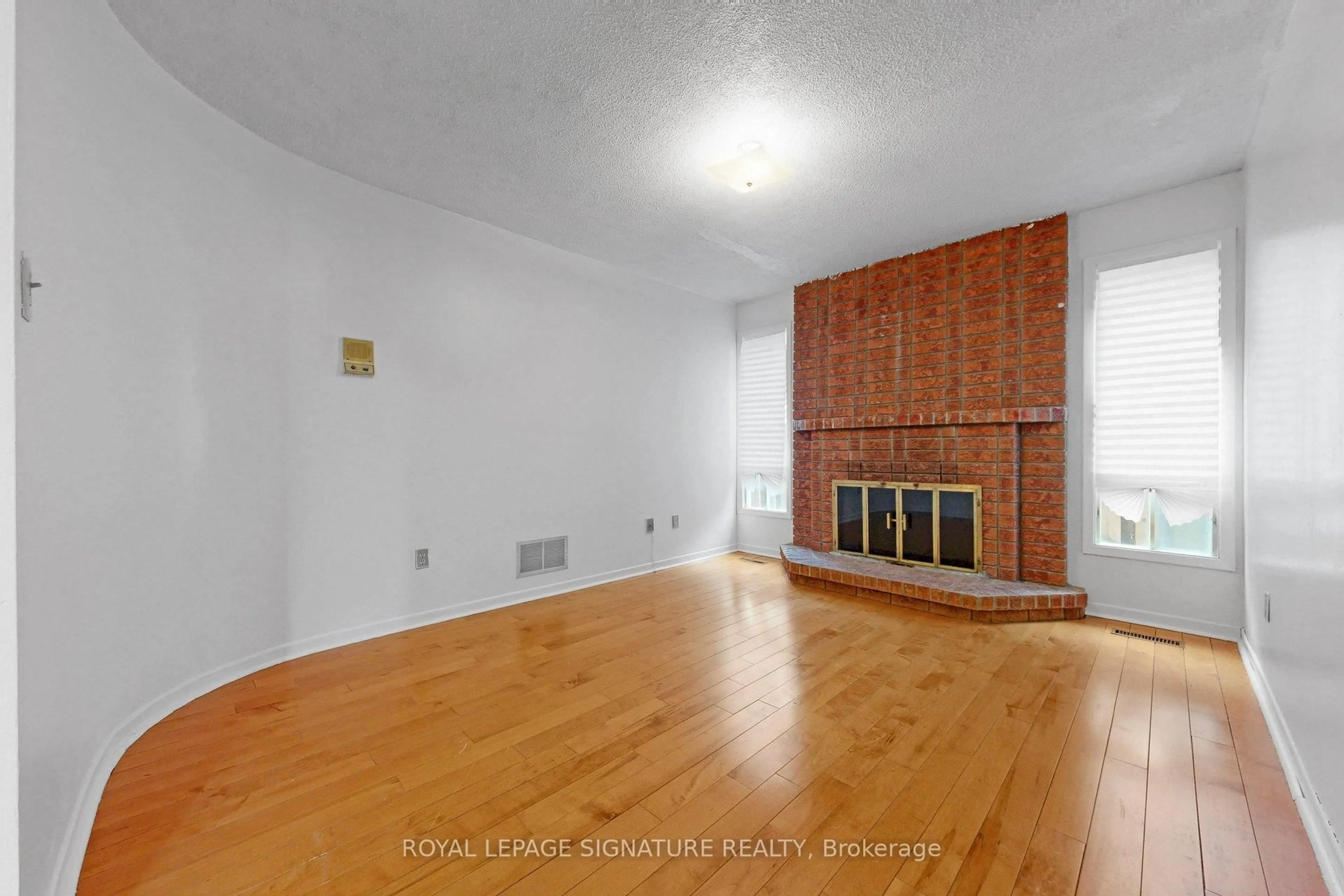 Unknown for 27 Rainthorpe Cres, Toronto Ontario M1W 3S6