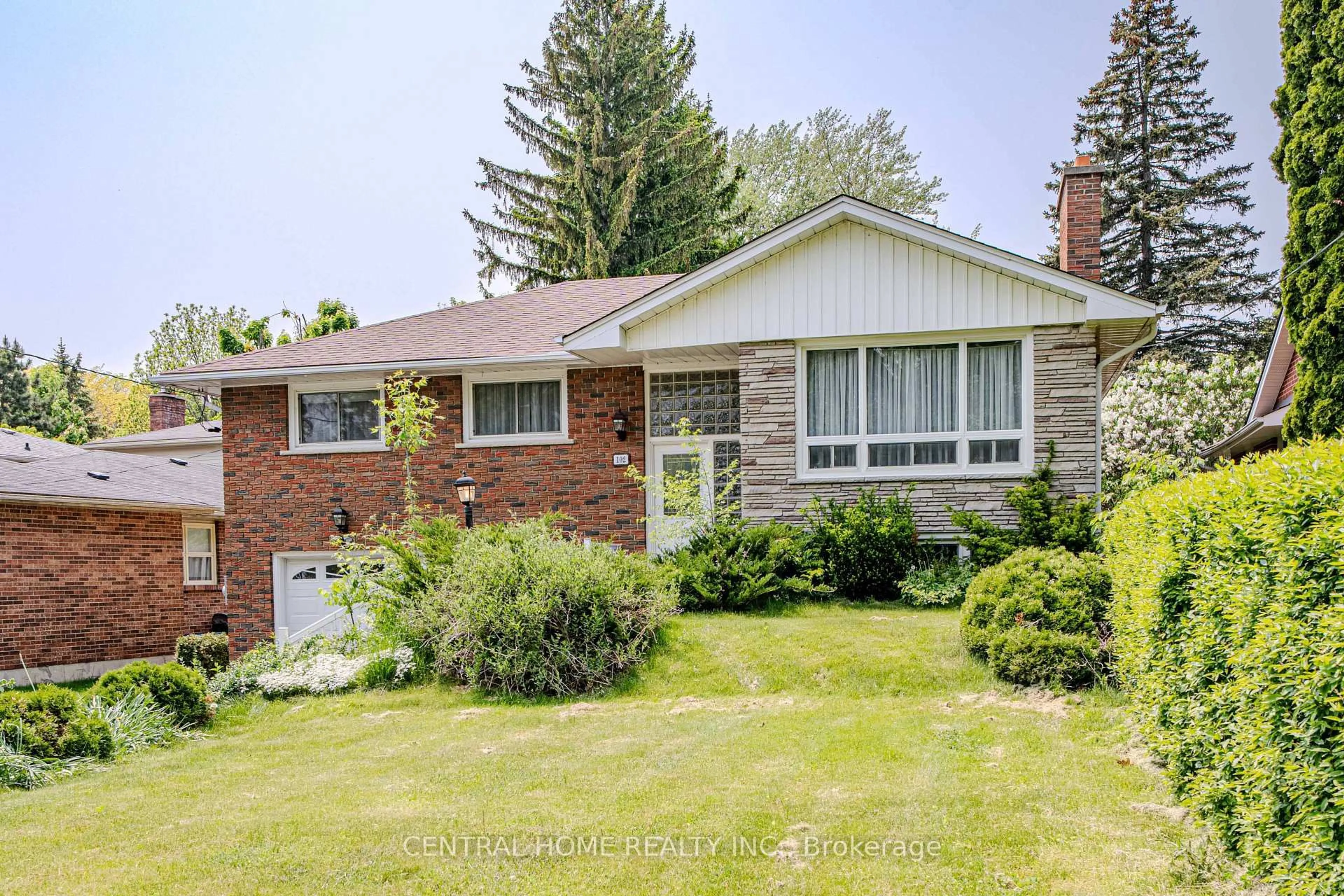 Home with brick exterior material, street for 102 Meadowvale Rd, Toronto Ontario M1C 1S1