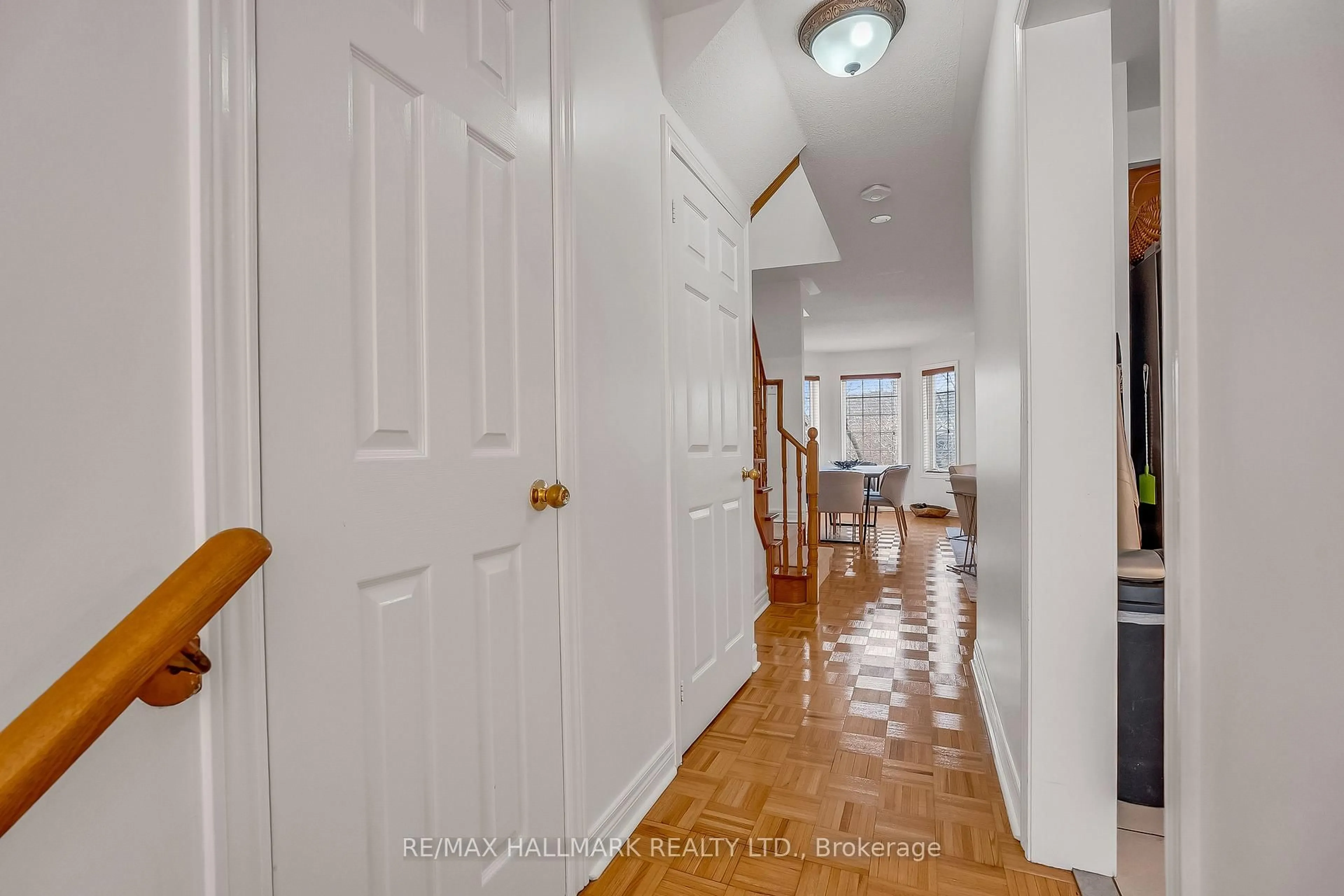 Indoor entryway for 8 Tollgate Mews, Toronto Ontario M1M 3X5
