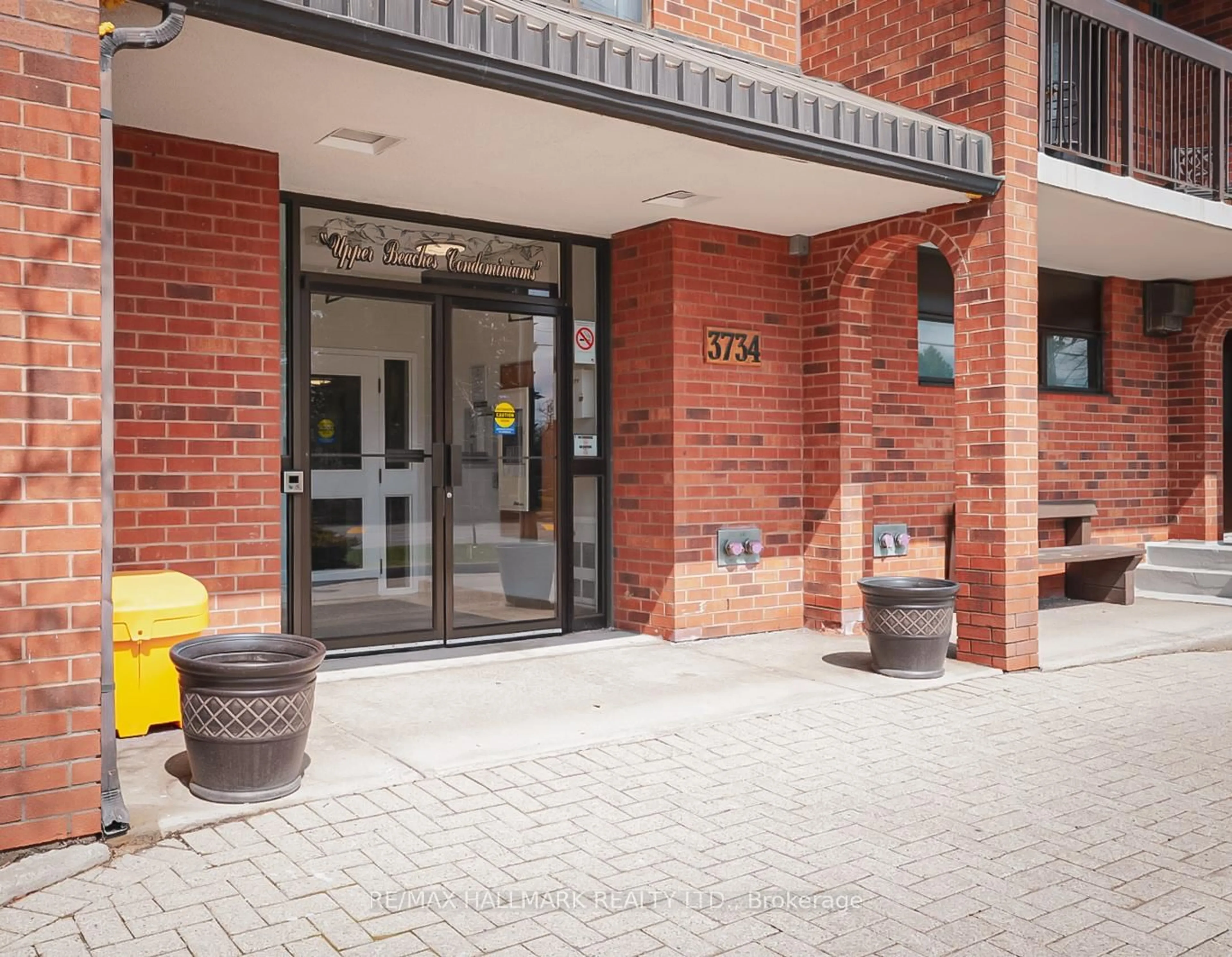 Indoor foyer for 3734 St Clair Ave #203, Toronto Ontario M1M 1T7