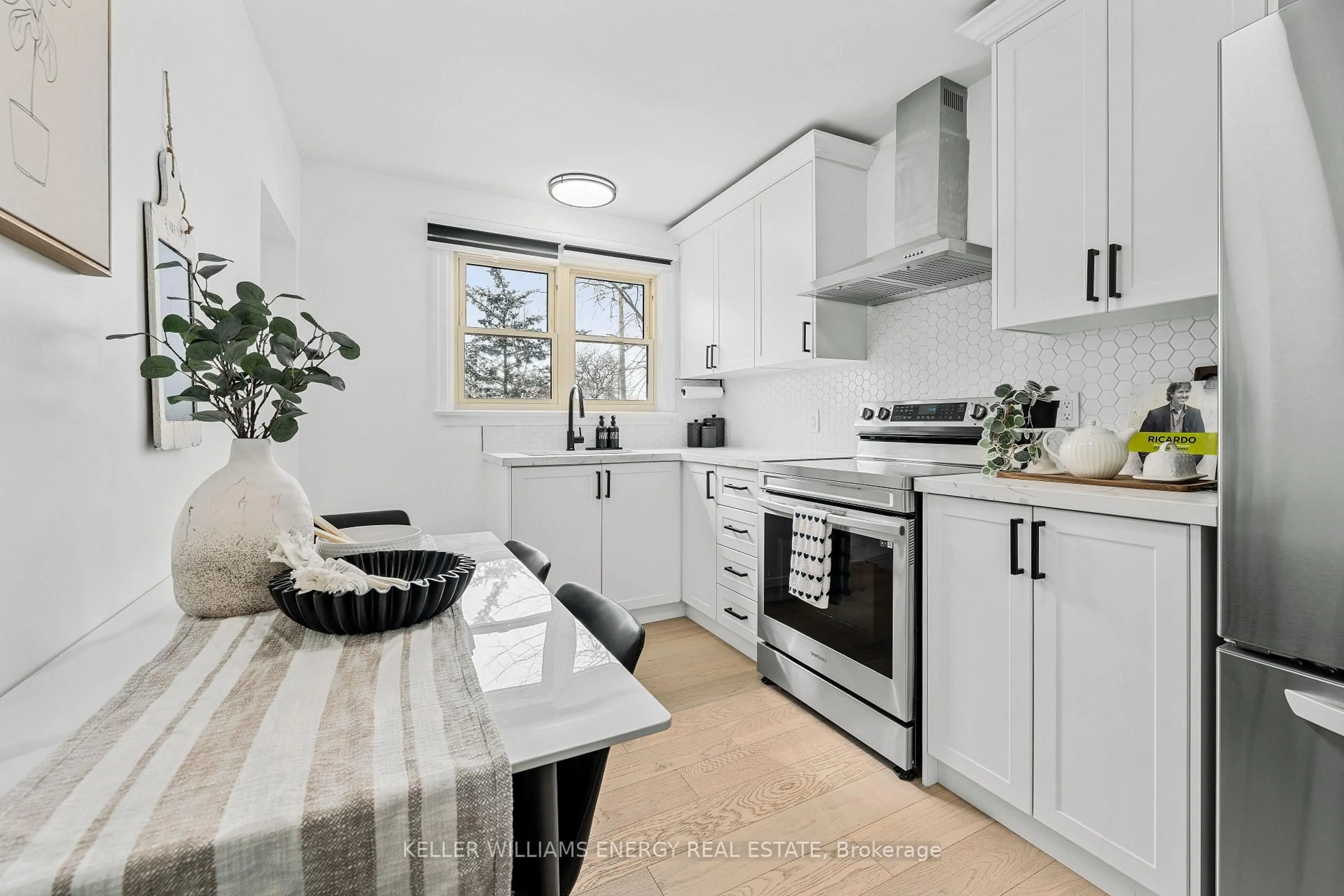 Open concept kitchen, ceramic/tile floor for 267 Liberty St, Clarington Ontario L1C 3Y6