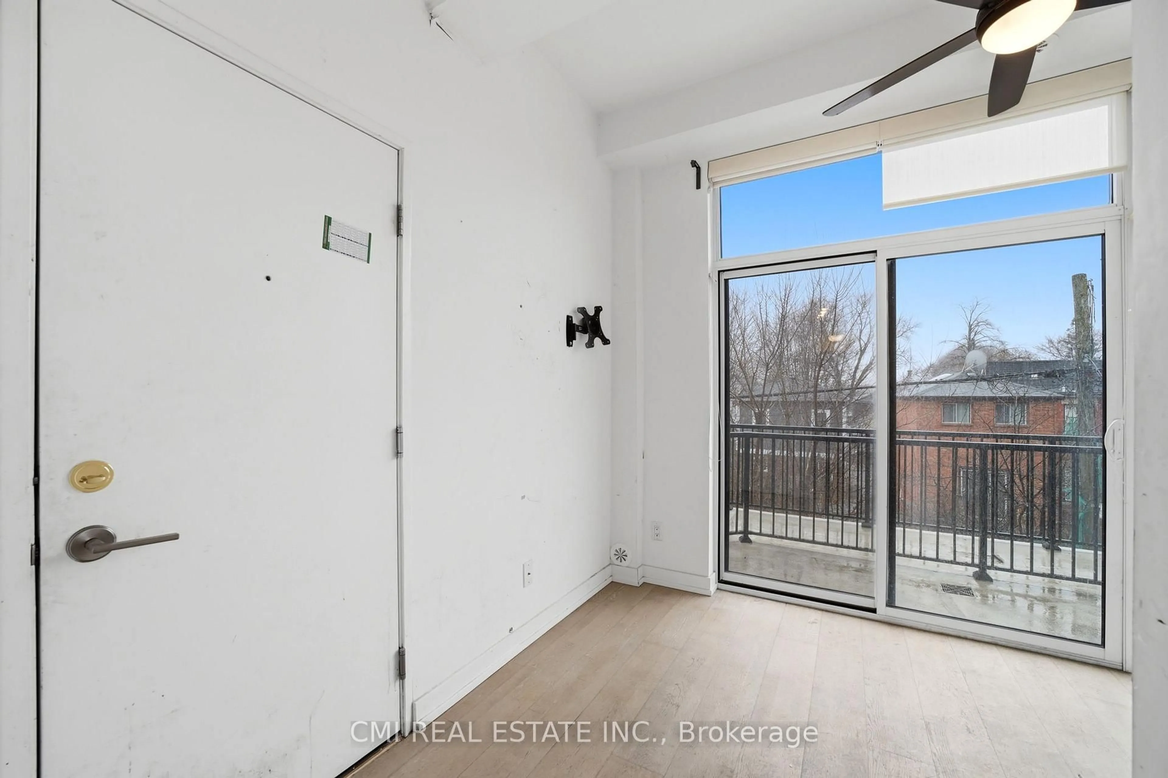 Indoor entryway for 1321 Gerrard St #10, Toronto Ontario M4L 1Y8