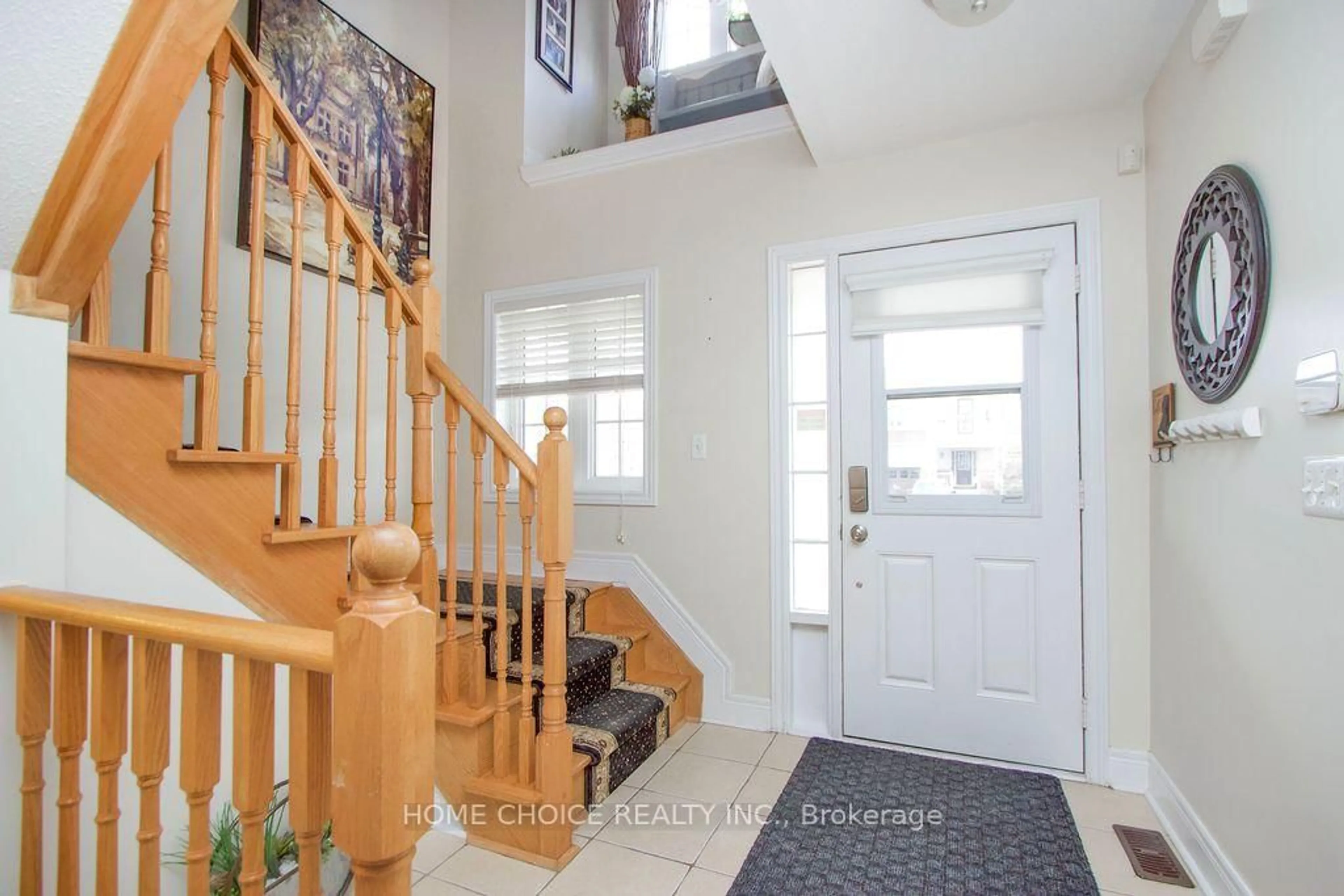 Indoor entryway for 200 Bathgate Cres, Clarington Ontario L1E 0B5