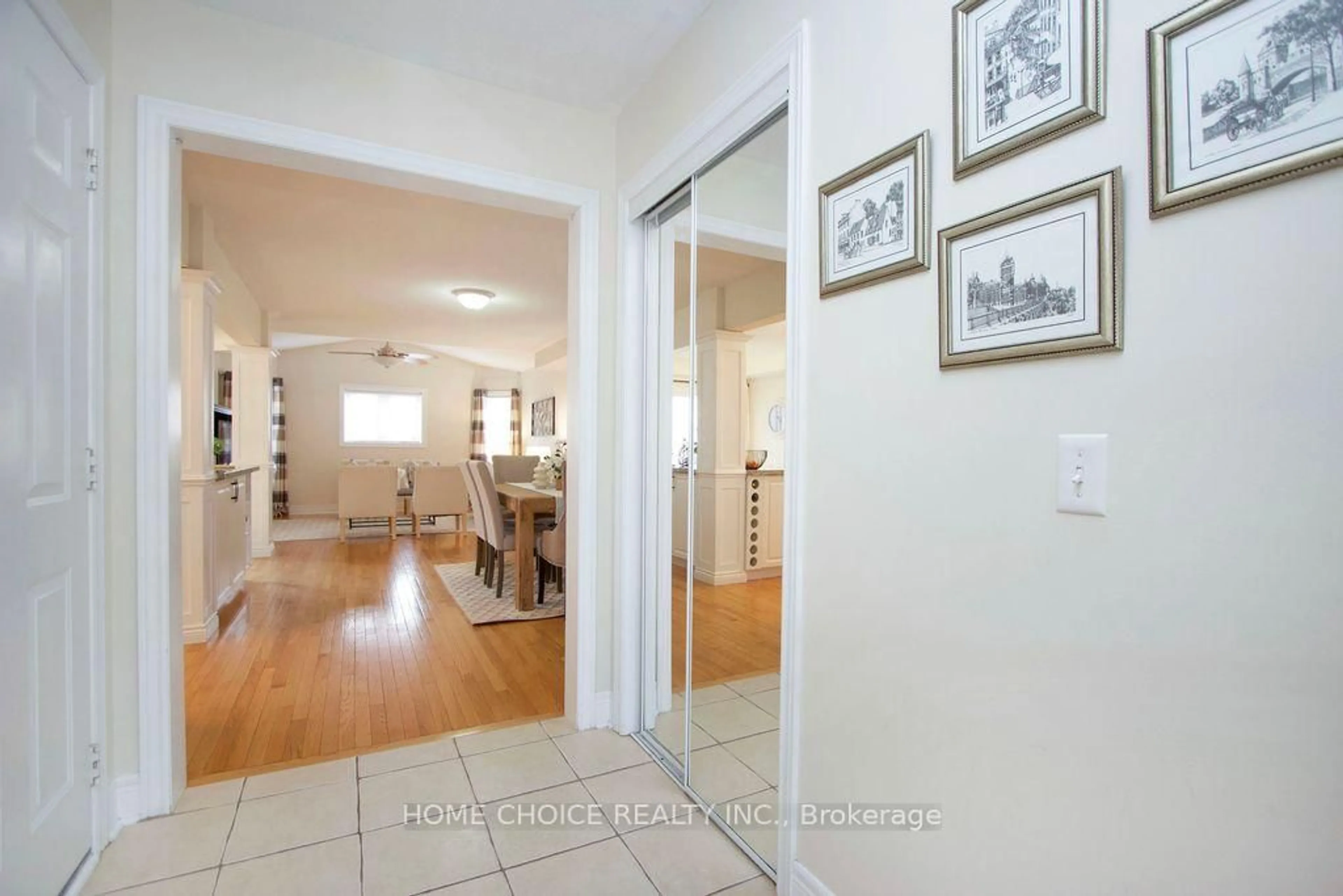 Indoor entryway for 200 Bathgate Cres, Clarington Ontario L1E 0B5