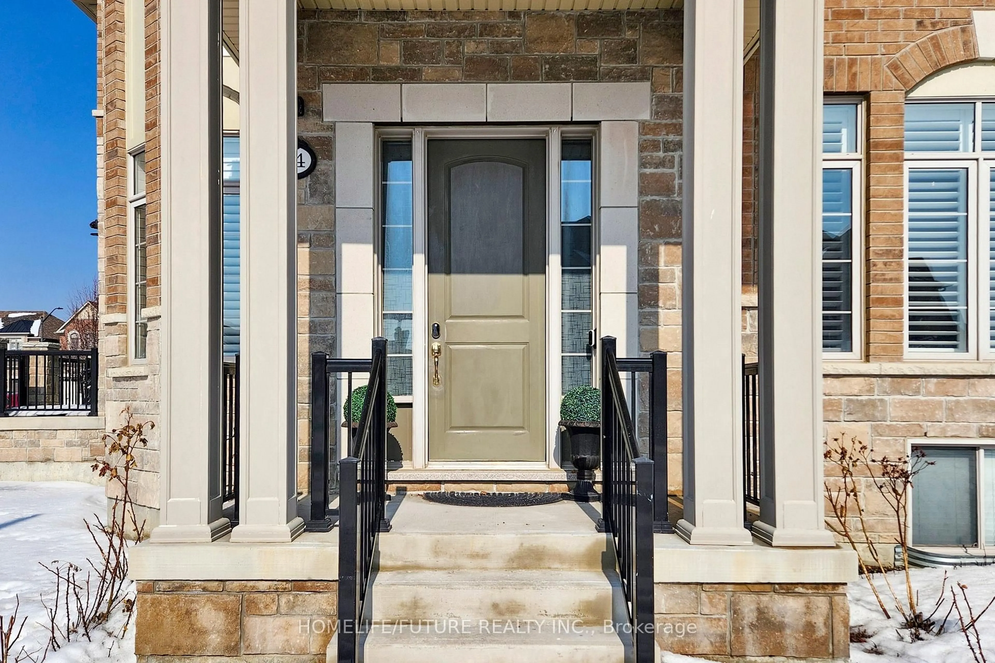 Indoor entryway for 44 Micklefield Ave, Whitby Ontario L1P 0C4