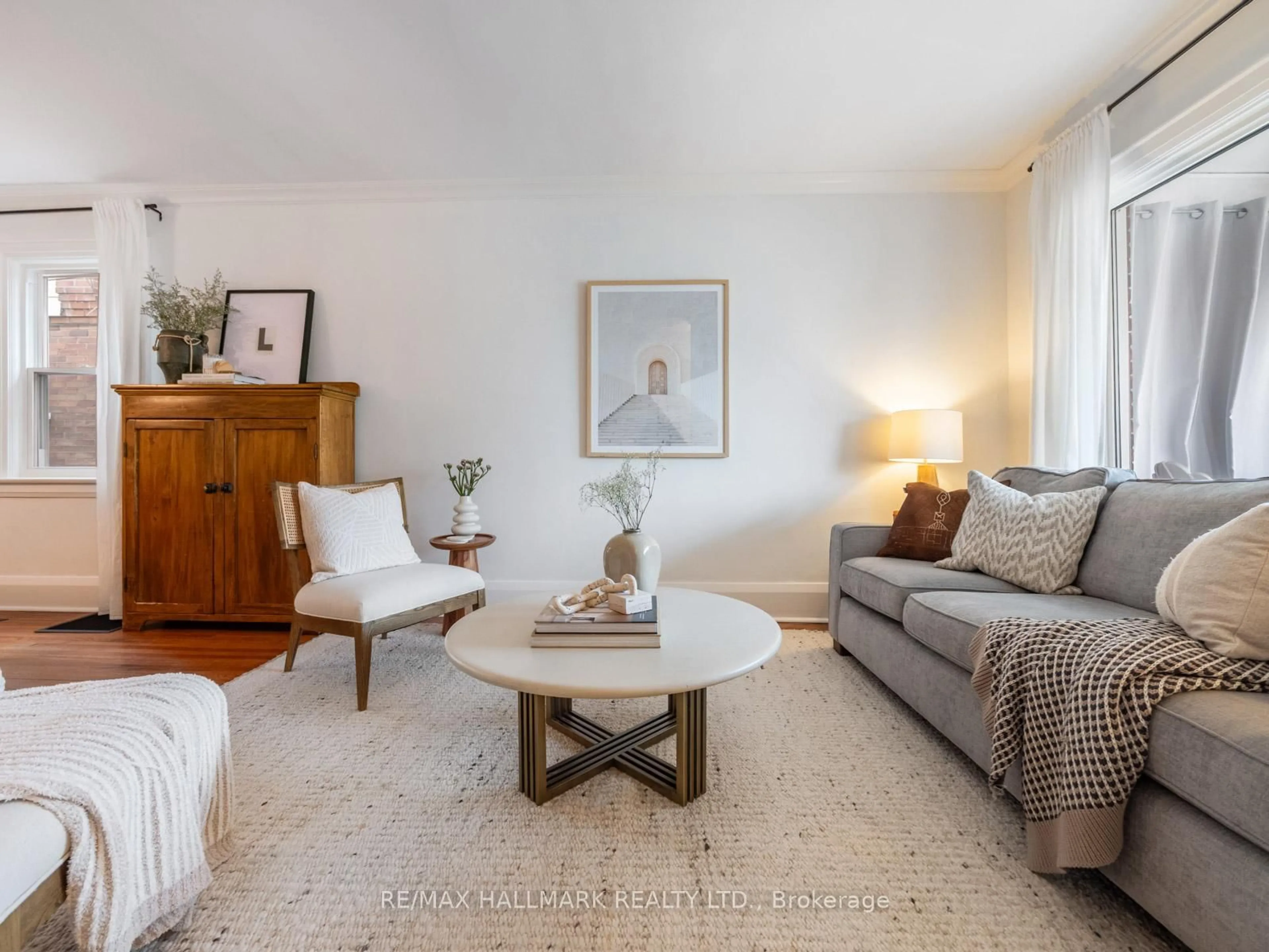 Living room with furniture, unknown for 275 Bingham Ave, Toronto Ontario M4E 3R6