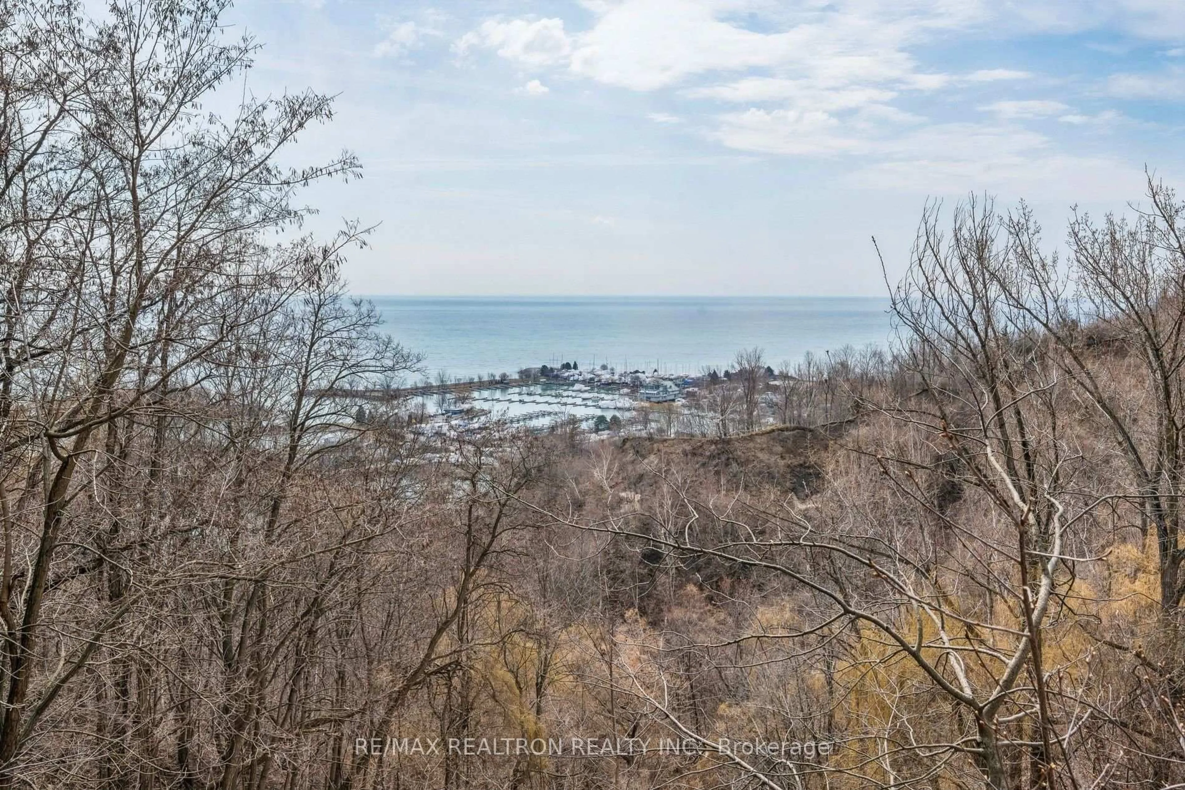 A pic from outside/outdoor area/front of a property/back of a property/a pic from drone, water/lake/river/ocean view for 37 Sunnypoint Cres, Toronto Ontario M1M 1B8