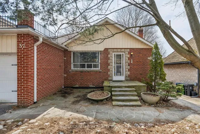37 Sunnypoint Cres, Toronto 5