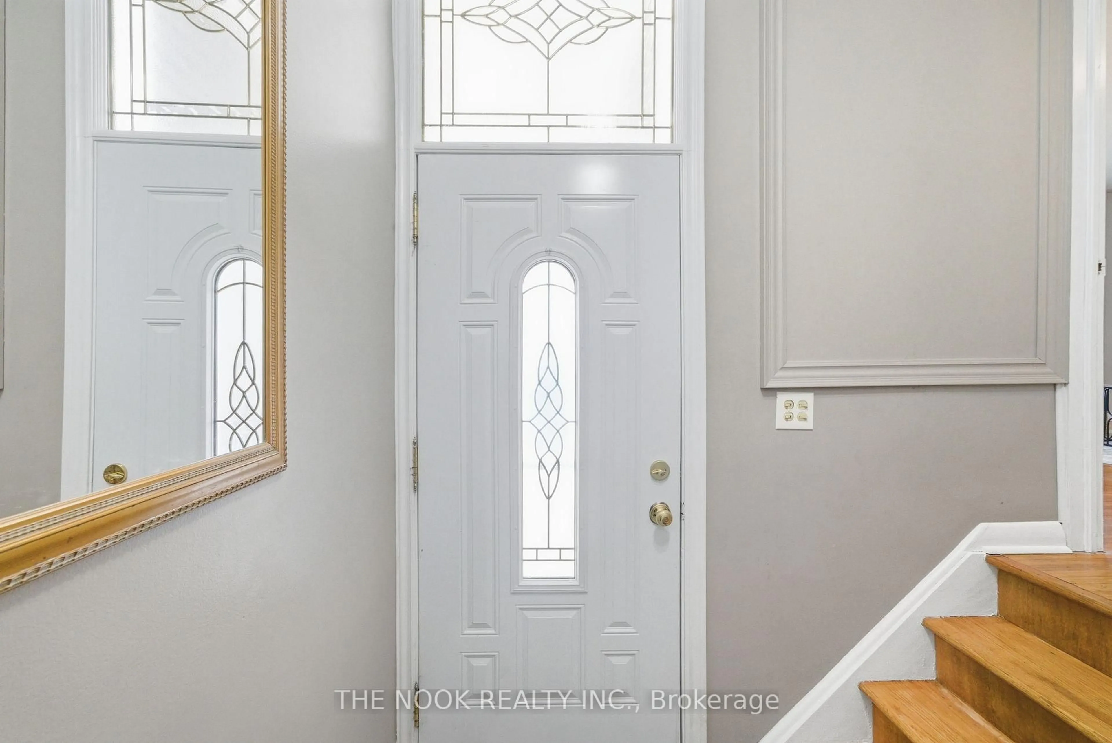 Indoor entryway for 1005 Centre St, Whitby Ontario L1N 4V4