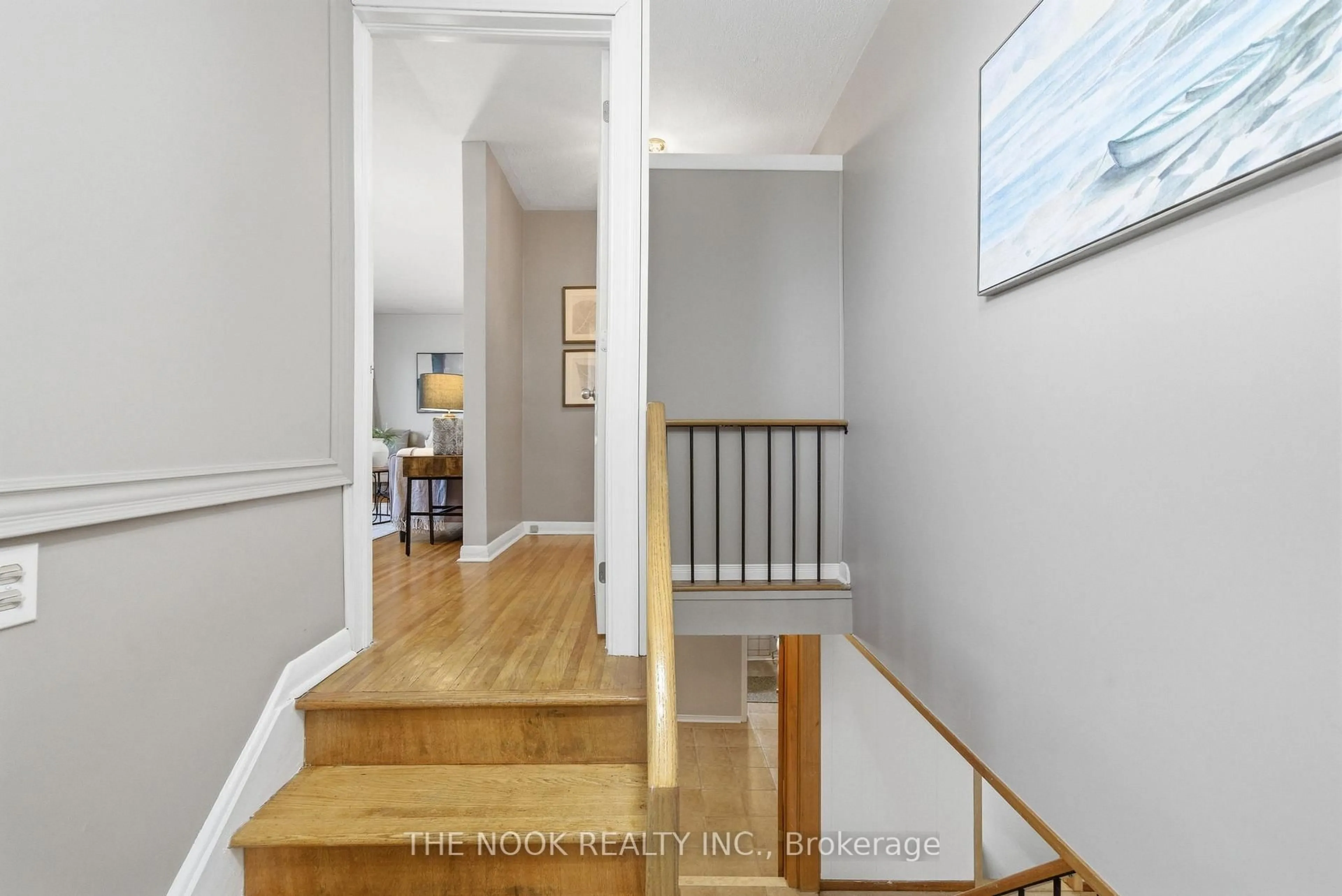 Indoor entryway for 1005 Centre St, Whitby Ontario L1N 4V4