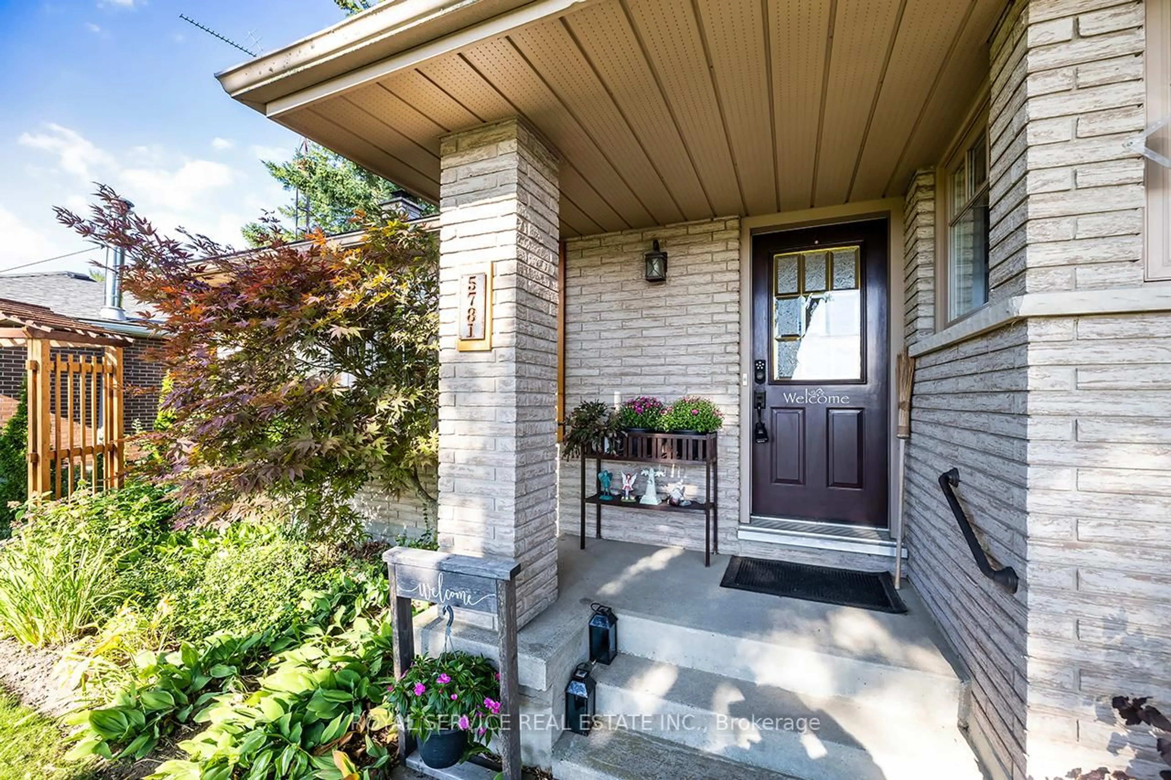 Indoor entryway for 5781 Ochonski Rd, Clarington Ontario L0B 1M0